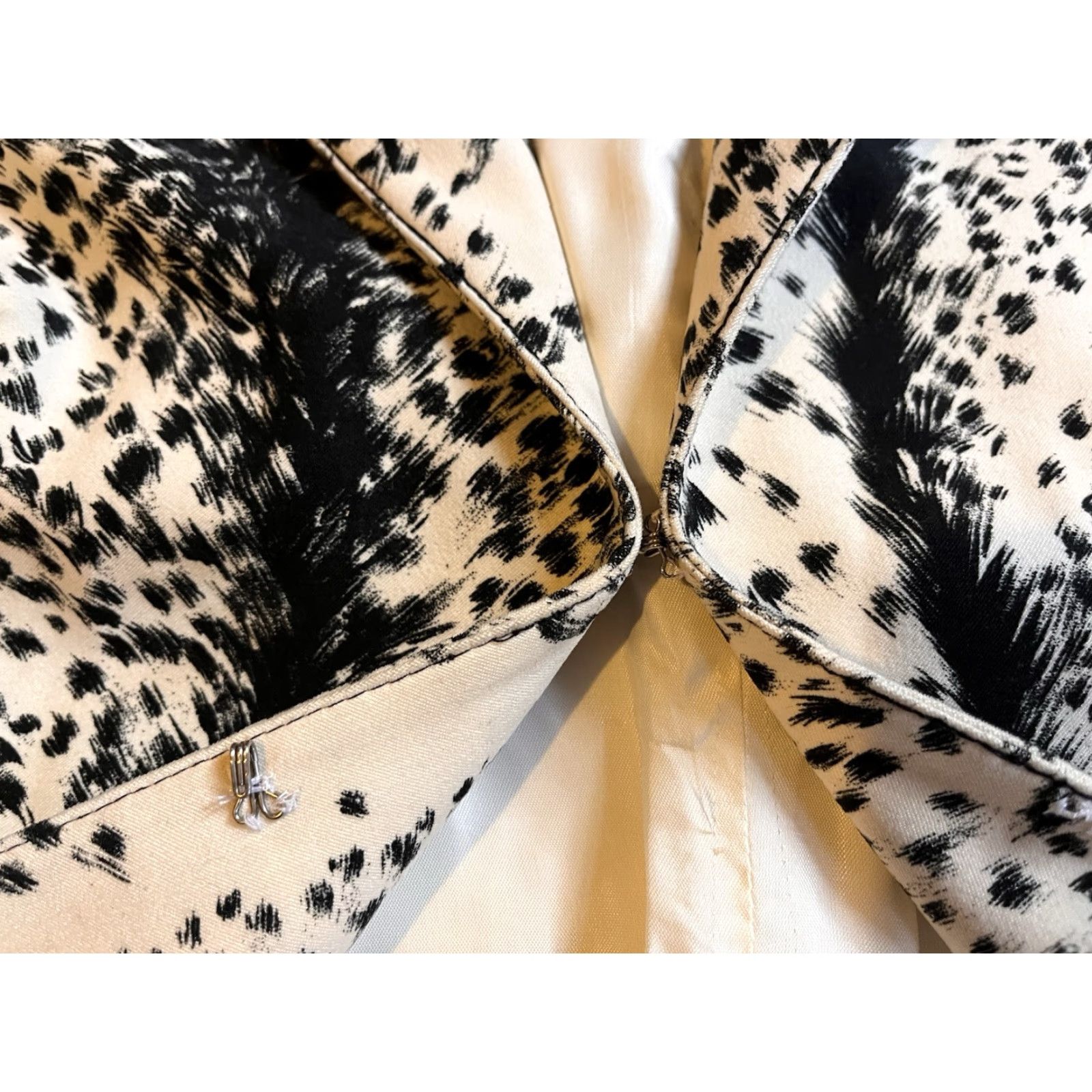 Vintage VINTAGE Alberto Makali Animal Print Blazer Women’s 40 White Black NEEDS REPAIR Size S / US 4 / IT 40 - 4 Thumbnail