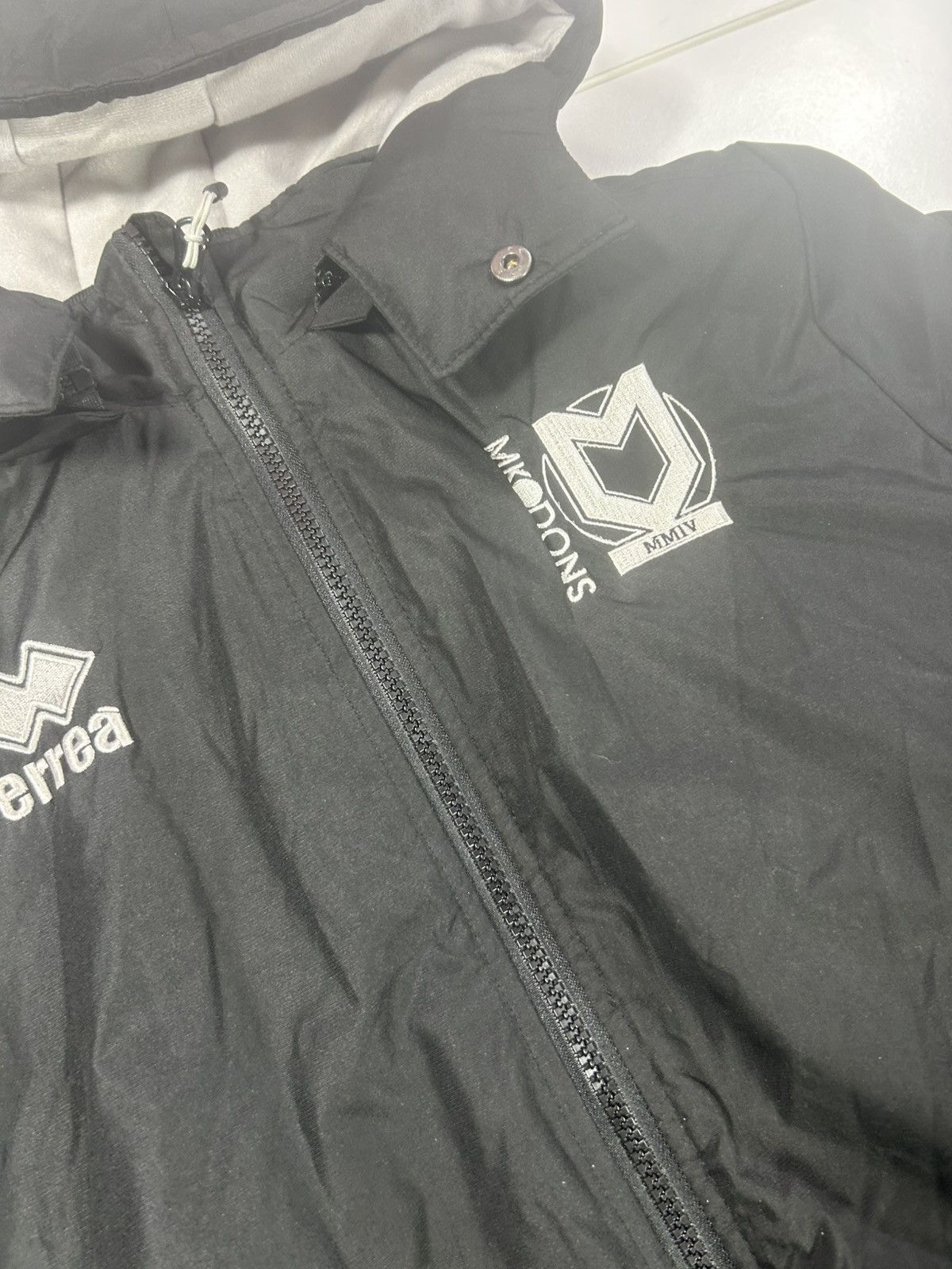 Errea MENS XS ERREA MK DONS BLACK HOODED FOOTBALL JACKET/COAT Size US XS / EU 42 / 0 - 2 Thumbnail