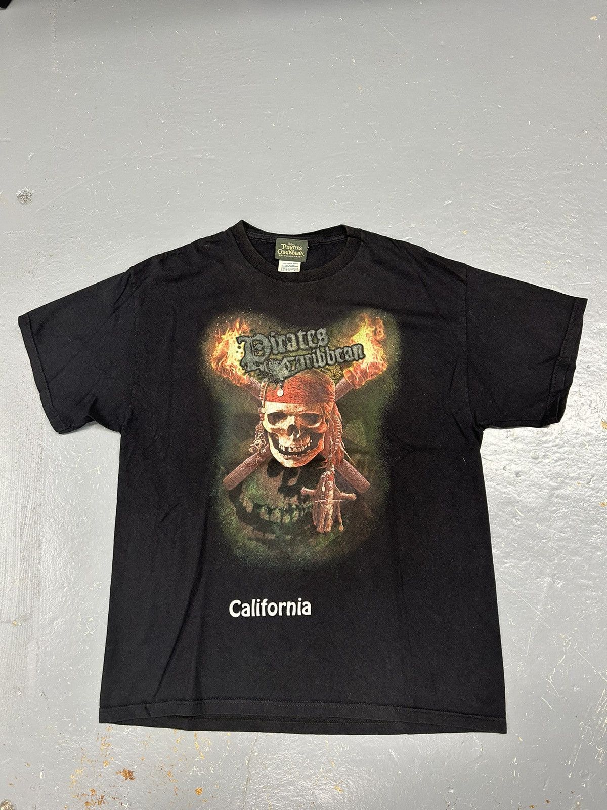 Vintage Crazy Vintage Y2K Essential Black Pirates Caribbean T-Shirt Size US L / EU 52-54 / 3 - 1 Thumbnail