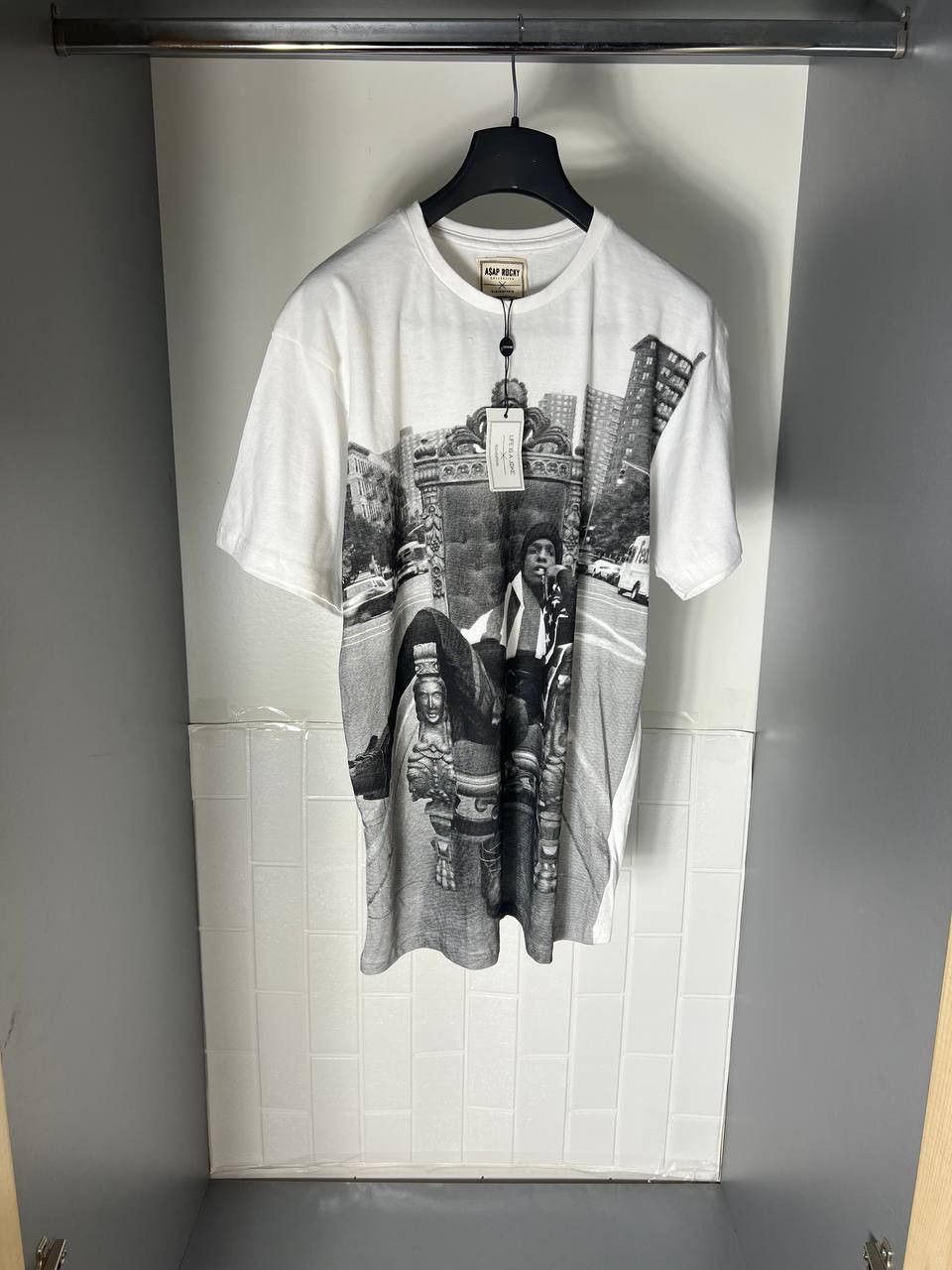 Band Tees VINTAGE ASAP ROCKY ART USA FLAG T-SHIRT RAP Y2K CASUAL Size US L / EU 52-54 / 3 - 3 Thumbnail