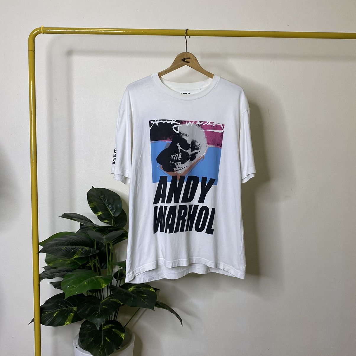 Andy Warhol × Uniqlo Andy Warhol Everybody Must Have A Fantasy Skulls Artwork Tee Size US L / EU 52-54 / 3 - 1 Thumbnail