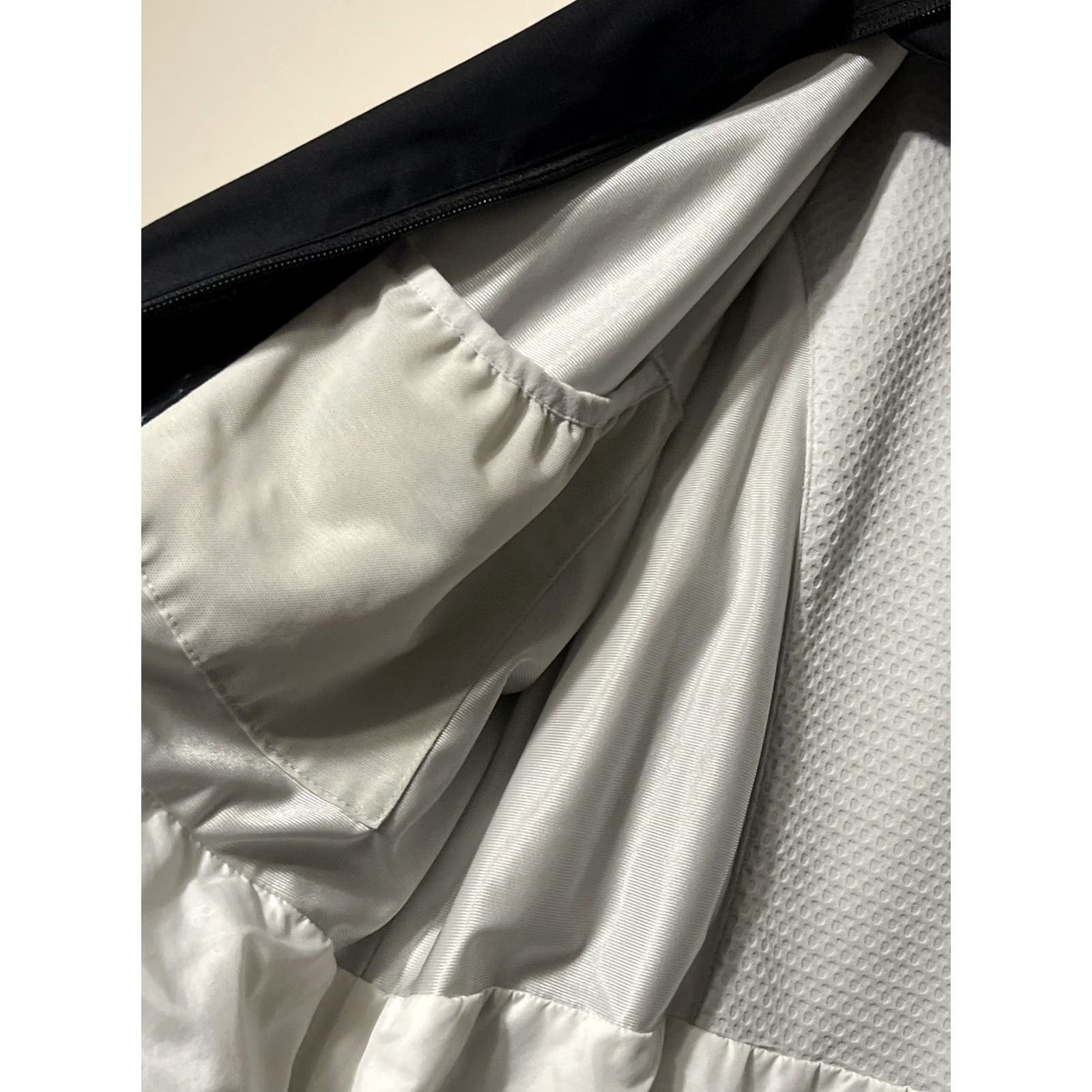 Nike ACG VINTAGE Nike ACG Jacket Womens L Black White Waterproof Shell Hiking Lightweight Size L / US 10 / IT 46 - 6 Thumbnail