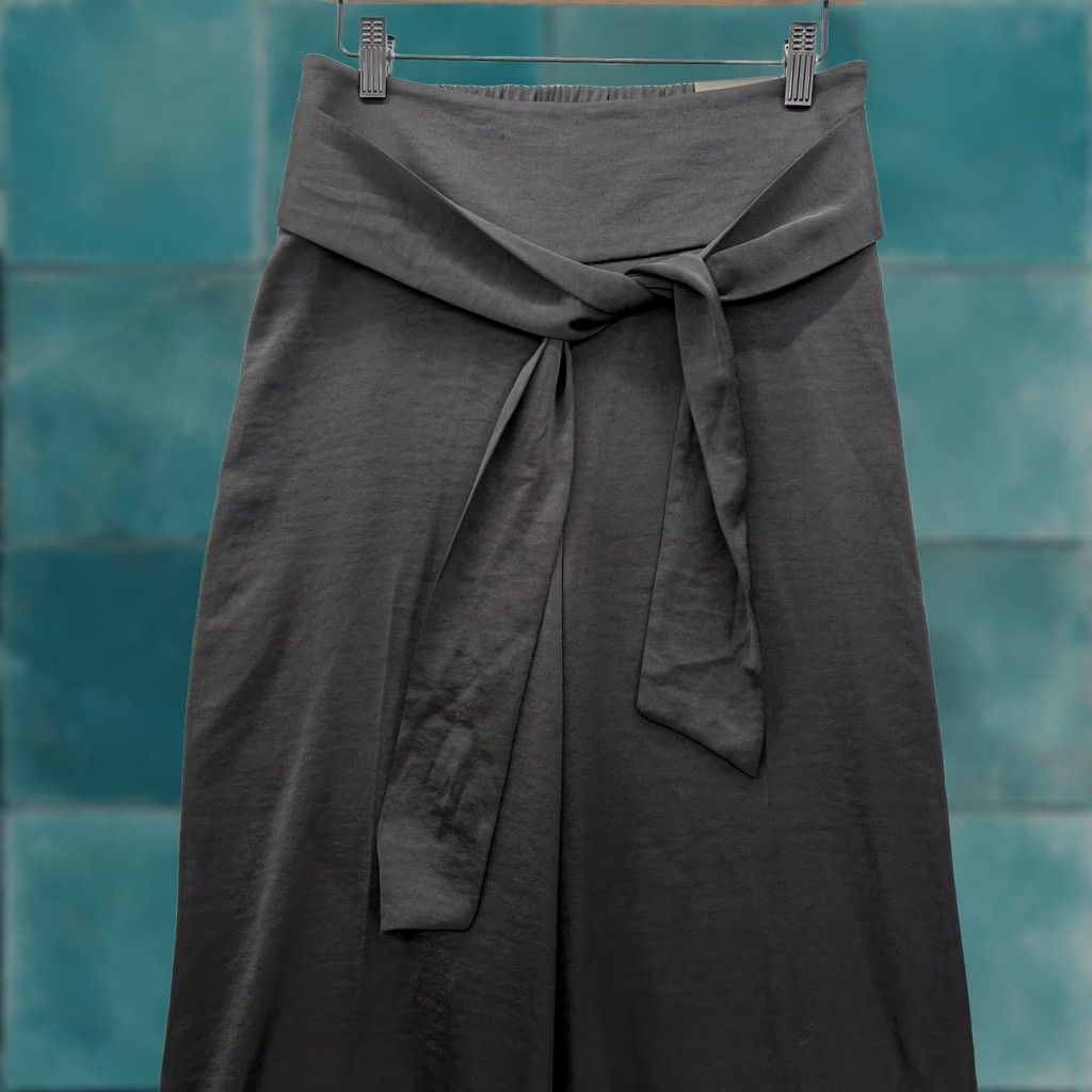 Express Express Pants Womens Small Black Satin Career Wide-Leg Belted, Pull On, 33in Inseam, 28in Waist, Vintage No, Dress Pants, Satin, Solid, XS? Size 28" / US 6 / IT 42 - 1 Thumbnail