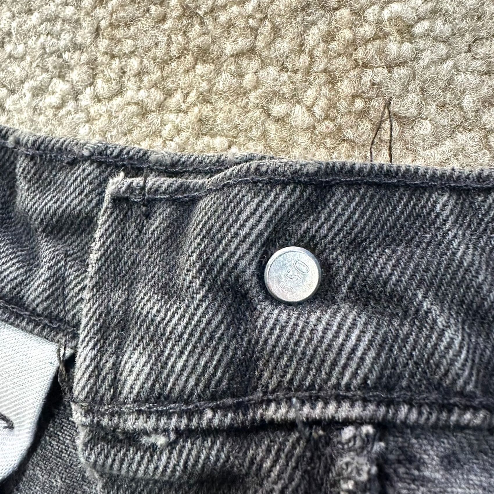 Levi's vintage Levi's 550 Jeans Men's 31x32 Black Denim USA Made Relaxed Straight 5-Pocket Distressed Logo Belt Loops Button Zipper Size US 31 - 5 Thumbnail