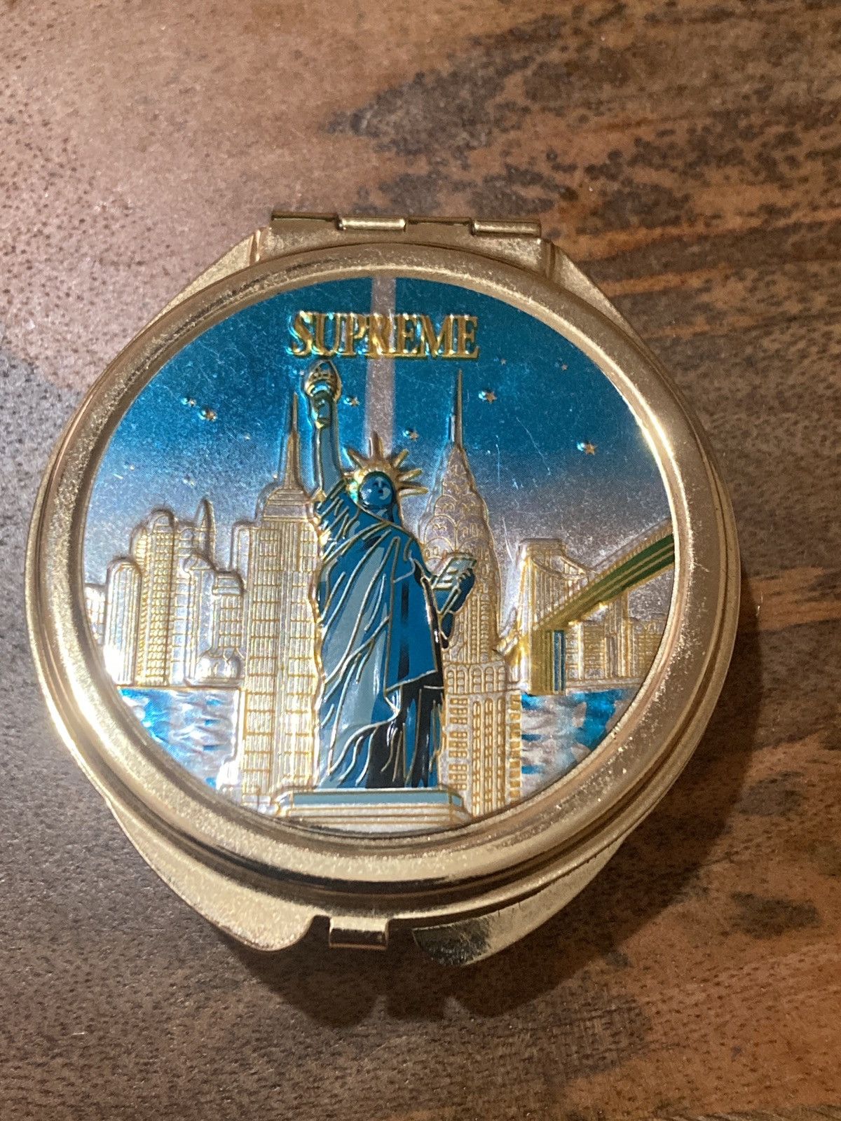 supreme New York Pillbox Gold/Free