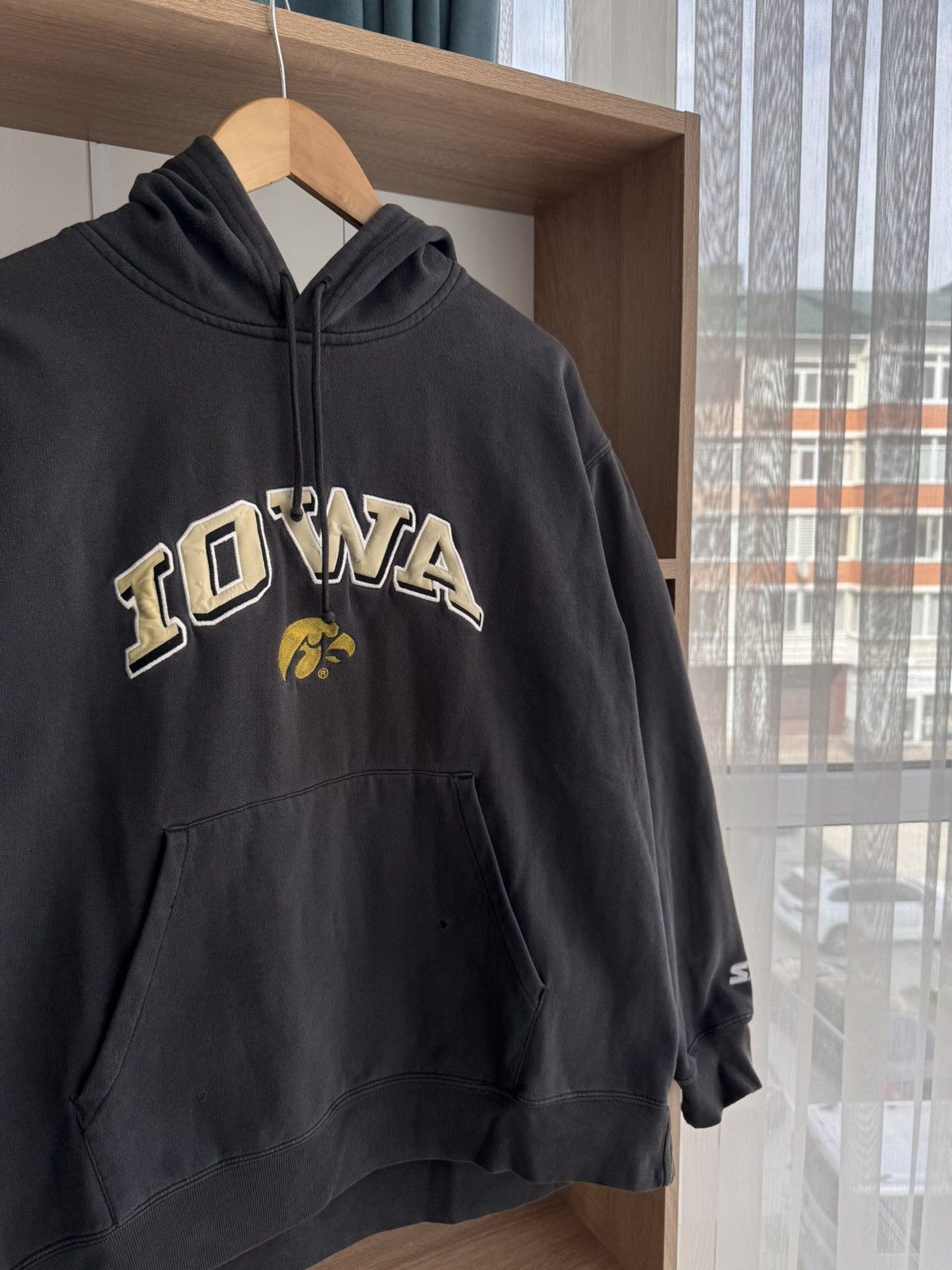 Starter × Vintage Vintage Starter IOWA Hawkeyes Sportswear Distressed Hoodie Size US L / EU 52-54 / 3 - 3 Thumbnail