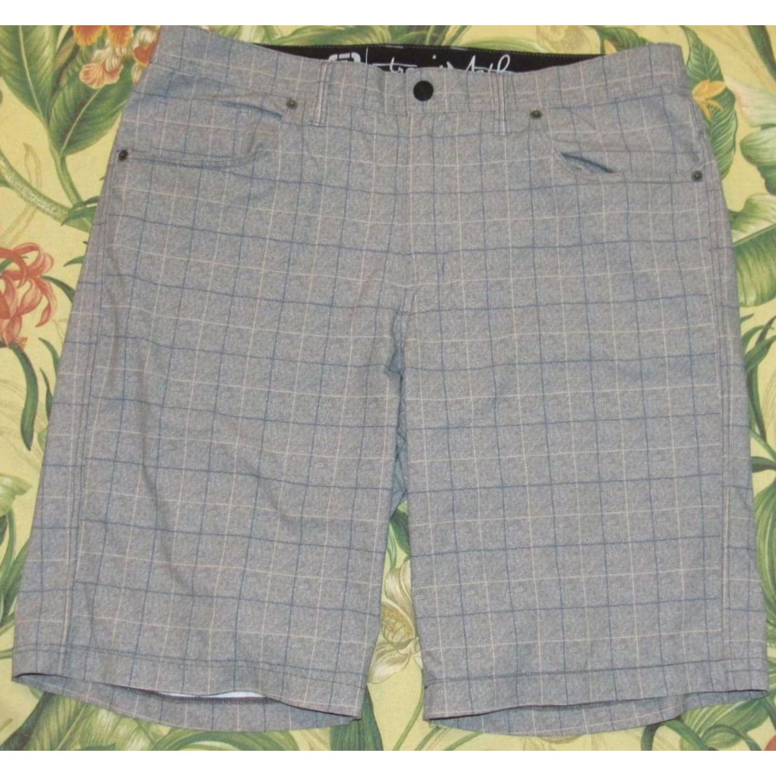 TravisMathew TRAVIS MATHEW Grey Plaid 10" Golf Shorts 34 Men Size US 34 / EU 50 - 2 Thumbnail