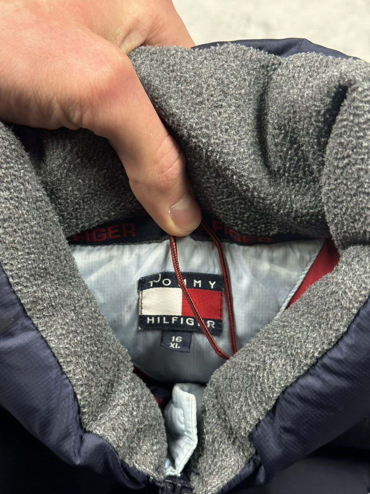 Tommy Hilfiger Vintage Tommy Hilfiger Puffer Down Vest Size US S / EU 44-46 / 1 - 15 Thumbnail