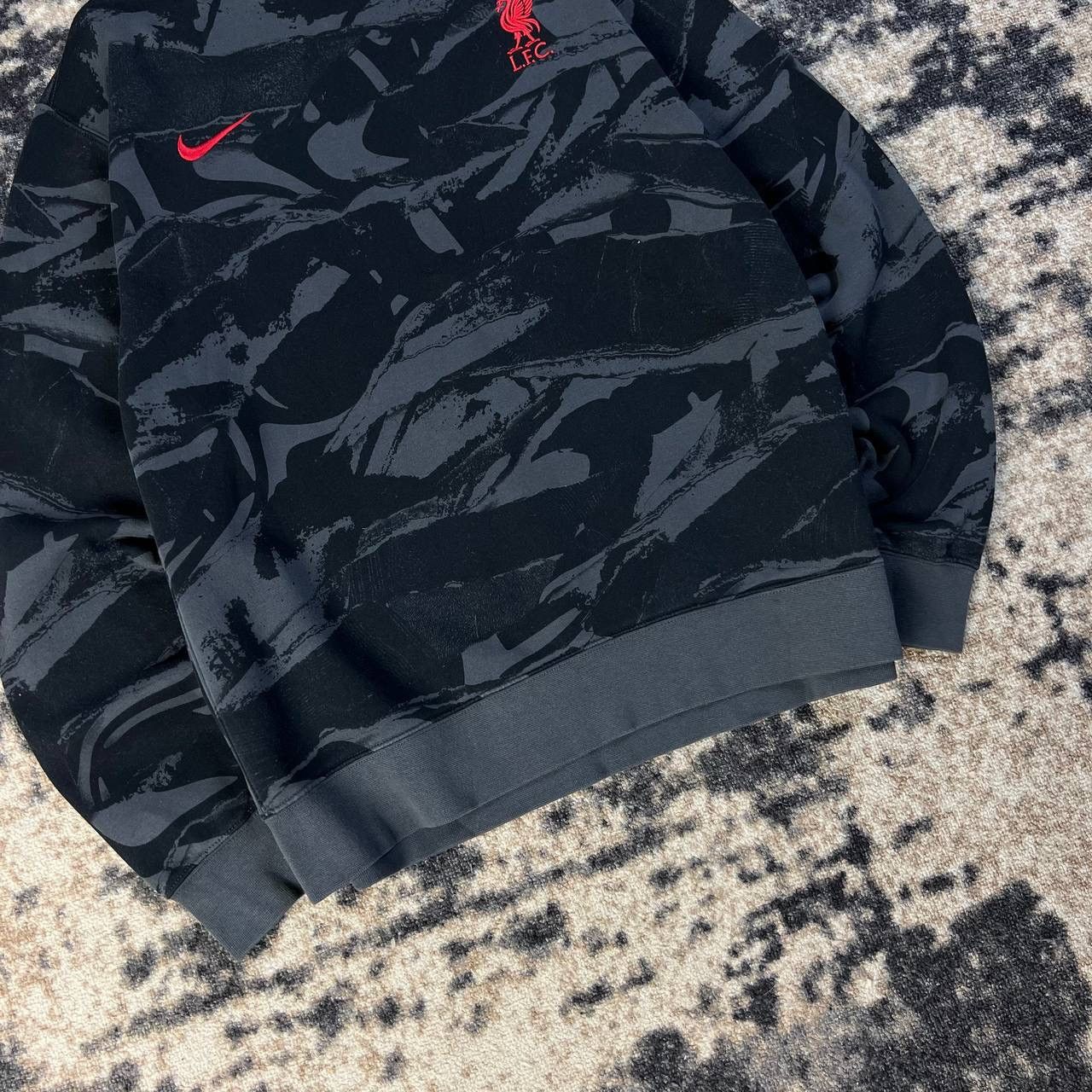Nike Nike x Liverpool Mini Logo Soccer Sweatshirt Size US L / EU 52-54 / 3 - 3 Thumbnail