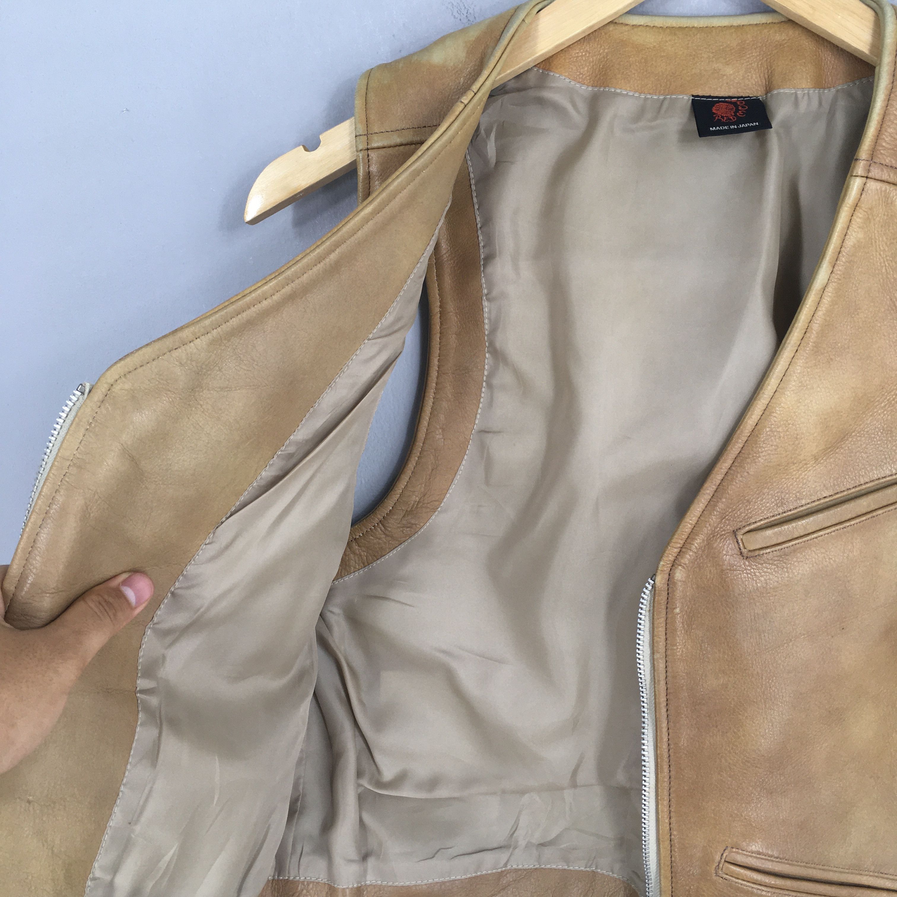 Japanese Brand Vintage Red Moon Leather Vest Jacket Large Size US L / EU 52-54 / 3 - 4 Thumbnail