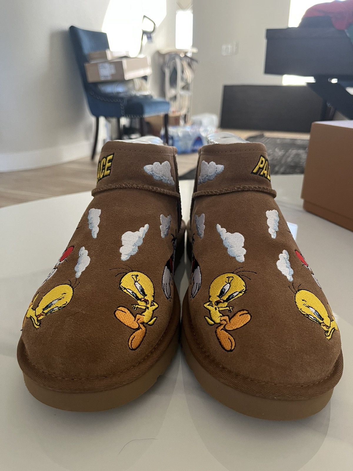 Palace × Ugg Palace x Ugg’s x Looney Tunes Size US 10 / EU 43 - 5 Thumbnail