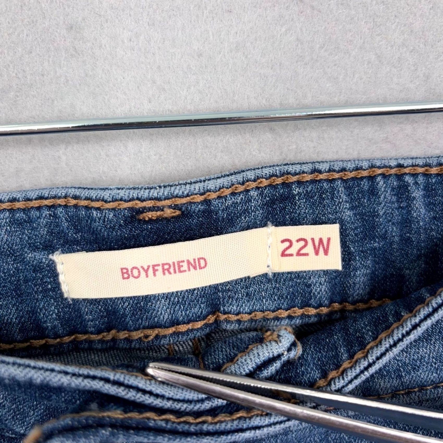 Levi's Levi's Boyfriend Jeans Women 22W Blue Distressed Mid Rise Tapered Denim Hypersoft Size 40" / US 18 - 2 Thumbnail