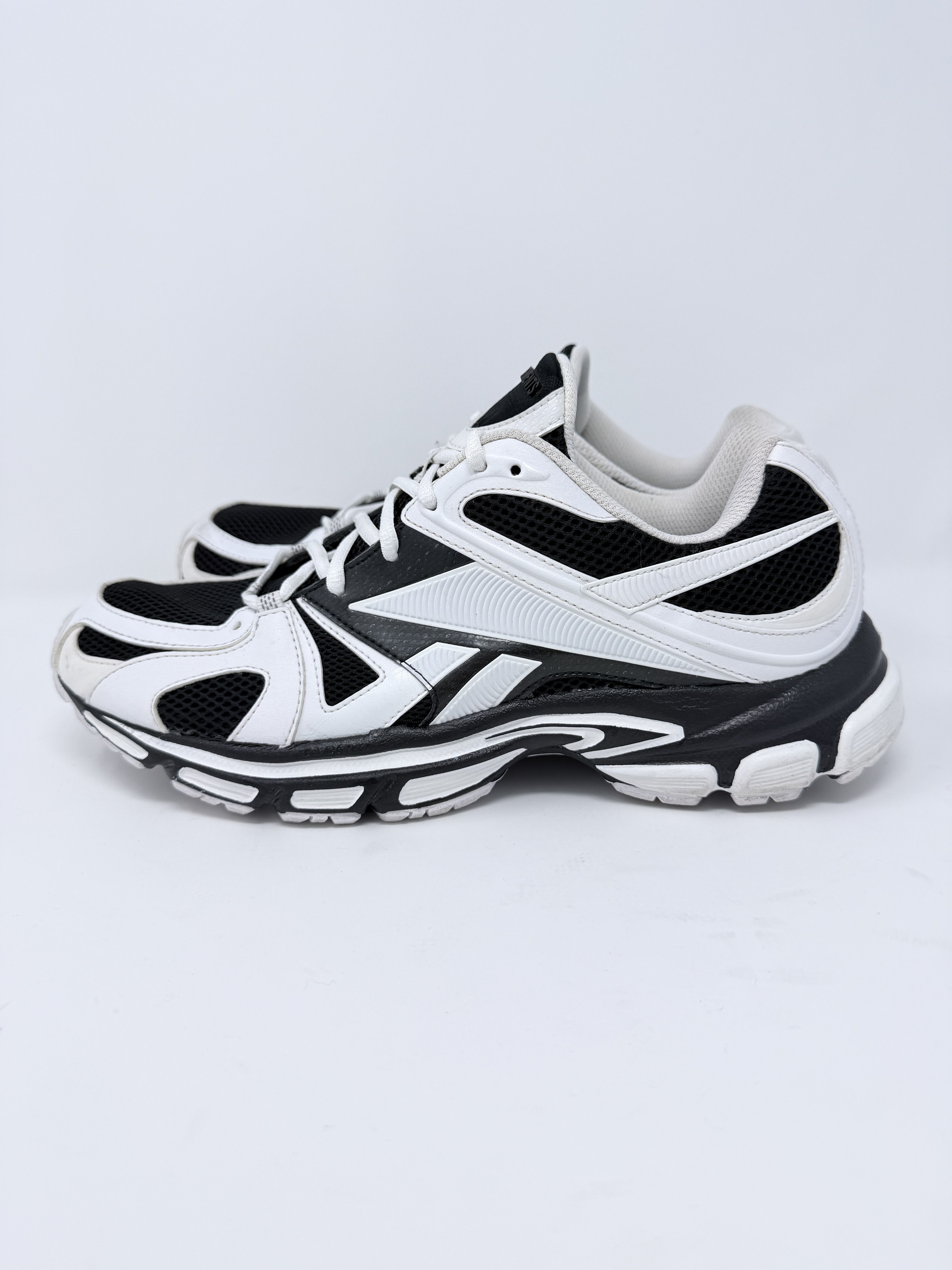 Reebok × Vetements Vetements Reebok Spike Runner 200 Black White Size US 9.5 / EU 42-43 - 4 Thumbnail