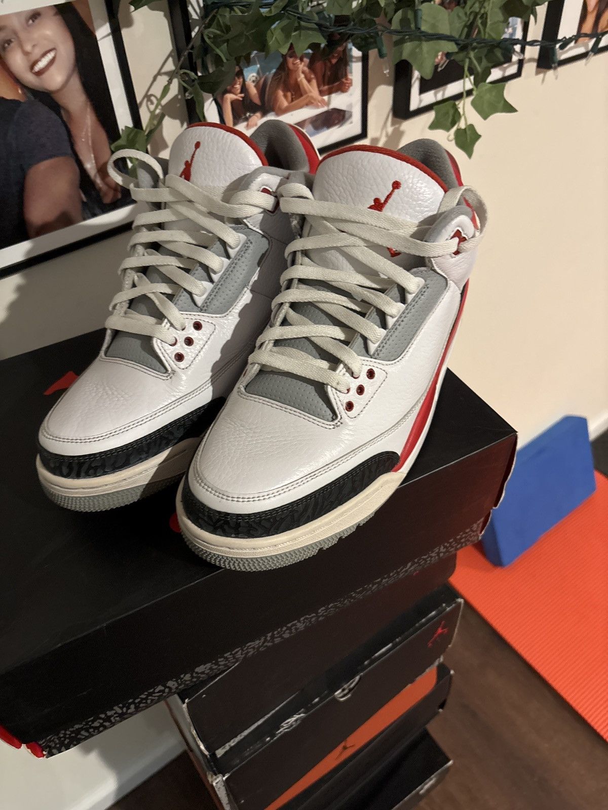 Jordan Brand Fired Red 3 Size US 11 / EU 44 - 1 Thumbnail