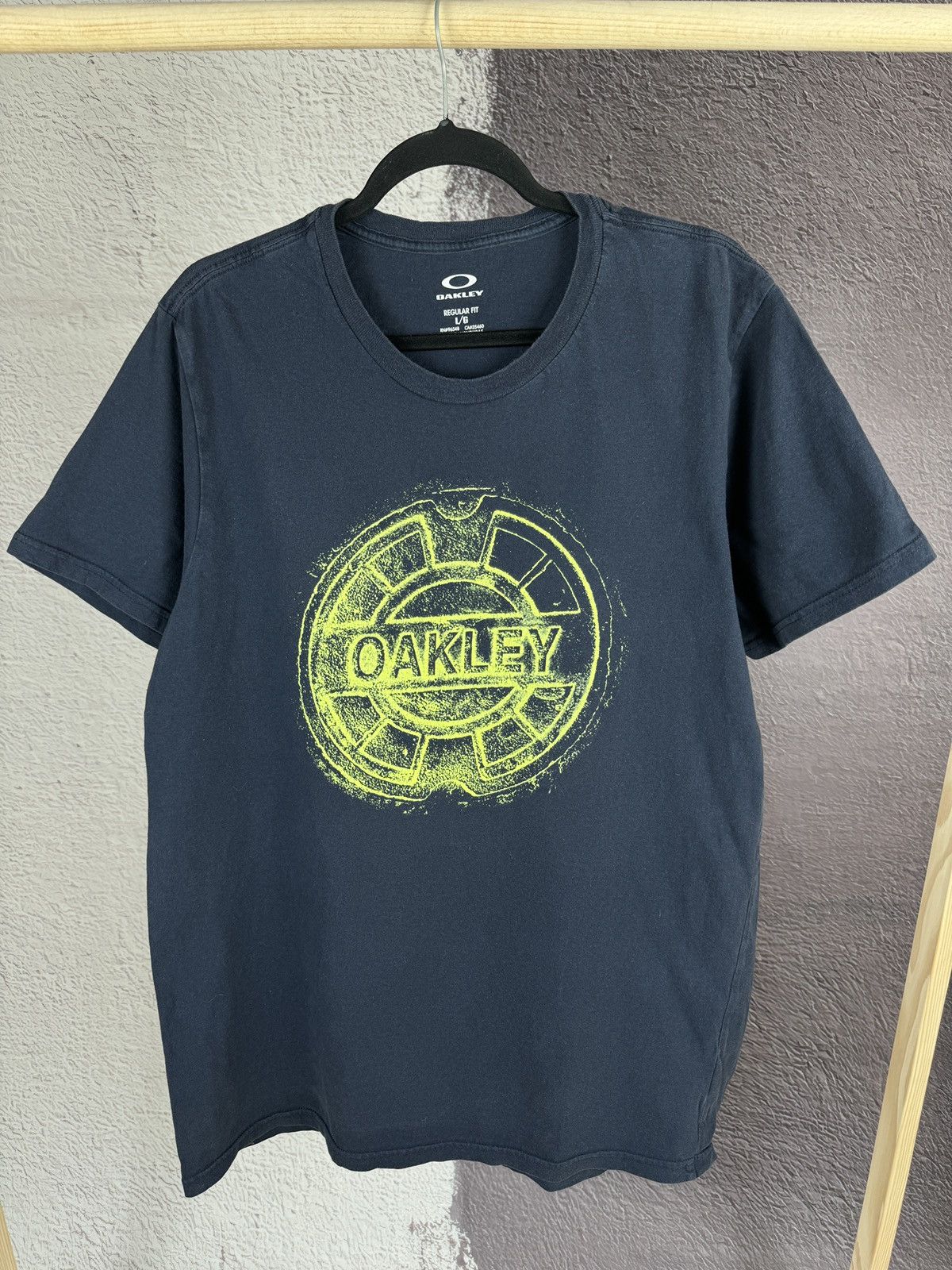 Oakley Oakley vintage big logo navy blue tee shirt Size US L / EU 52-54 / 3 - 2 Thumbnail