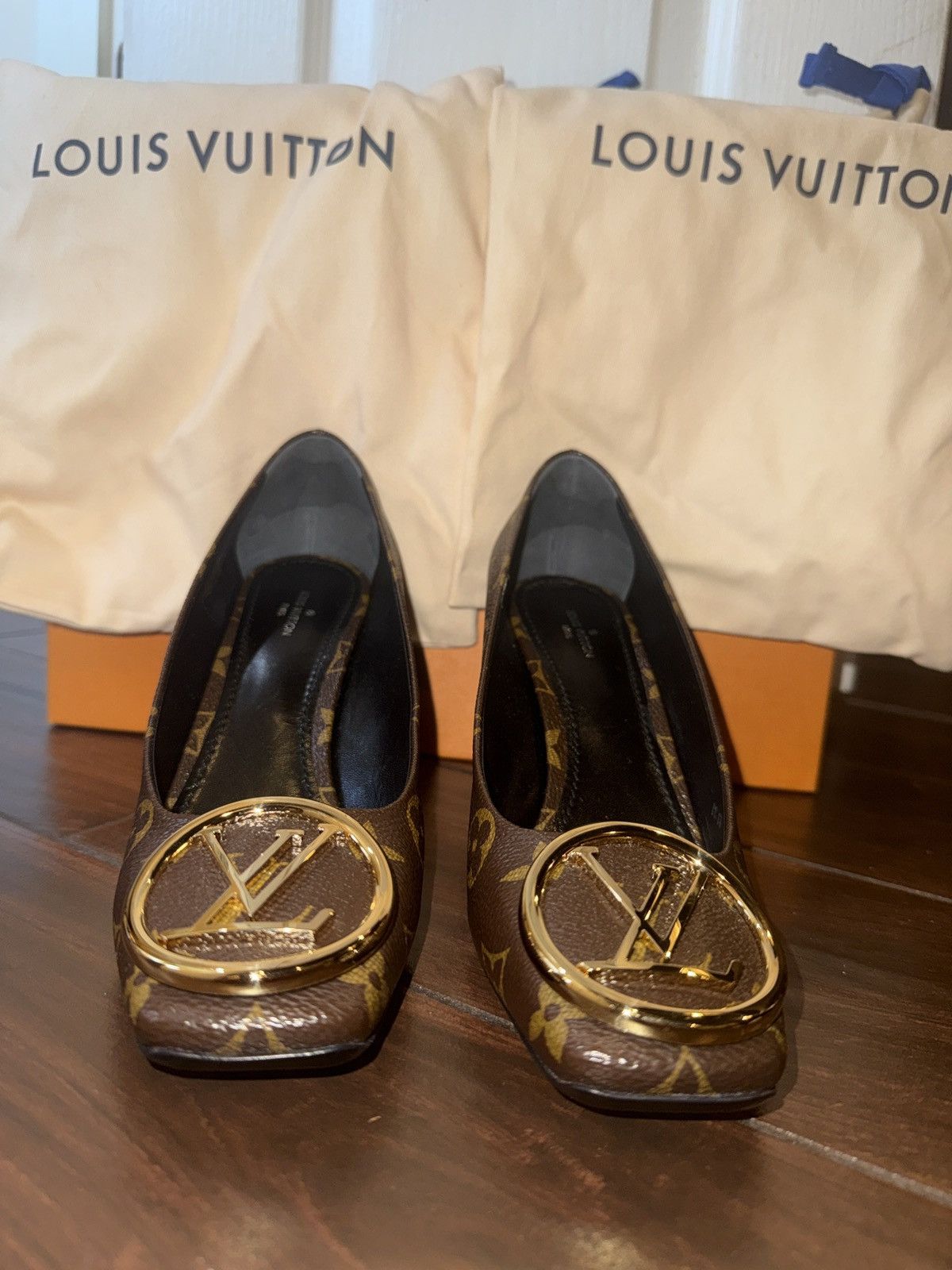 Louis Vuitton Louis Vuitton Monogram Canvas Pumps w/ Gold LV Medallion Size US 7 / IT 37 - 2 Thumbnail