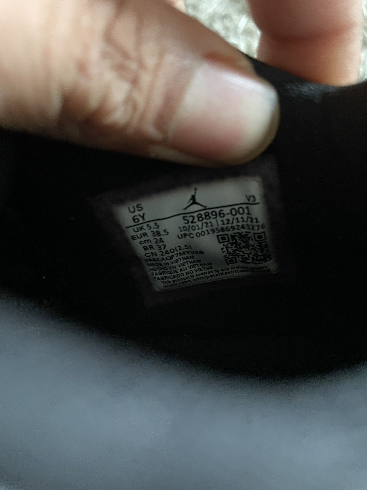 Jordan Brand Jordan 11 Low Gs 72-10 Size US 6 / EU 39 - 10 Thumbnail