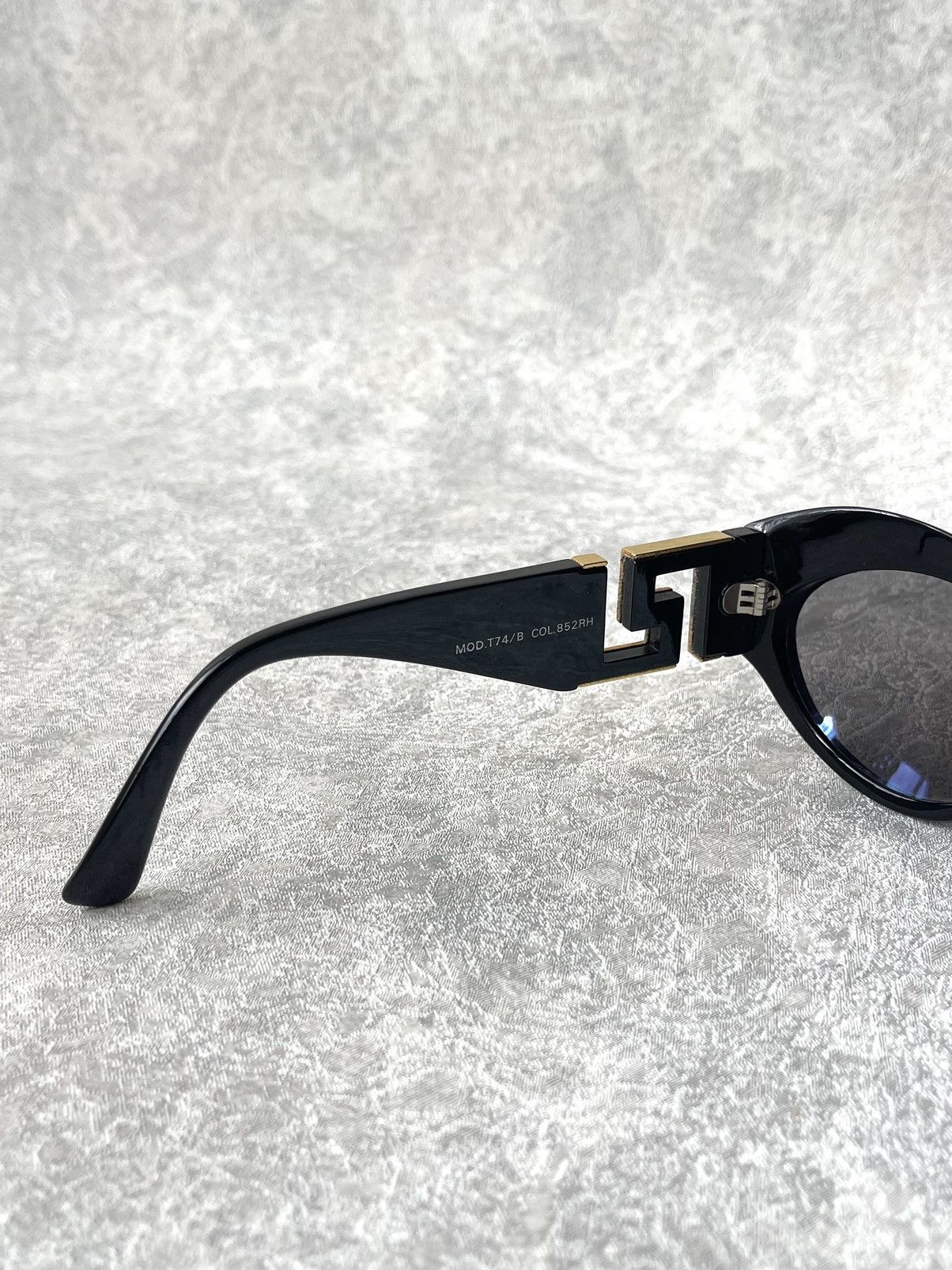 Versace 90s Vintage Gianni Versace T74/B Rhinestone Greca Sunglasses Size ONE SIZE - 6 Thumbnail