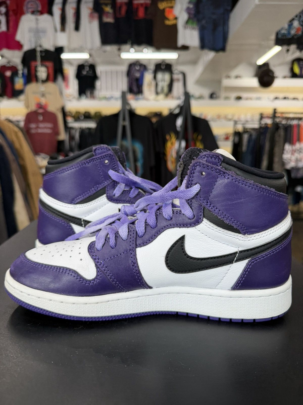 Jordan Brand Air Jordan 1 Court Purple Size 5.5Y (2020) Size US 5.5 / EU 38 - 4 Thumbnail