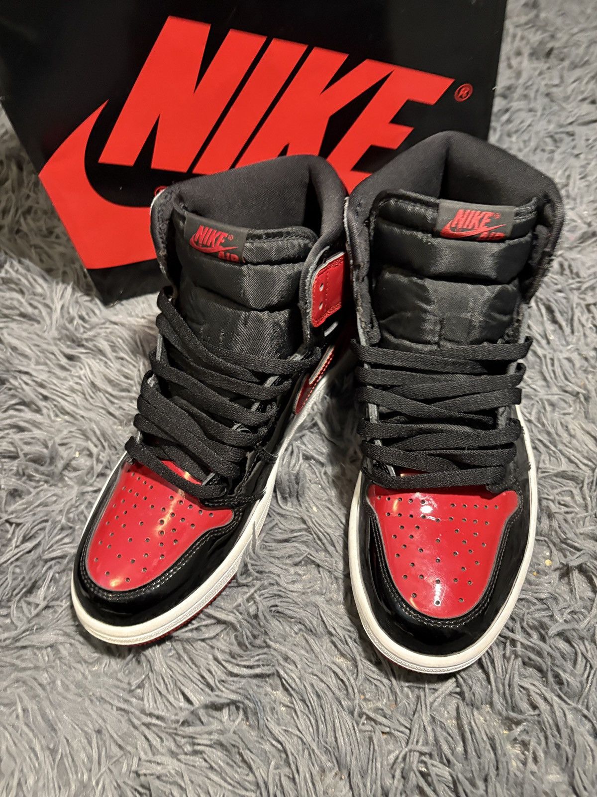 Jordan Brand Jordan 1 Retro High ‘Patent Bred’ Size US 9.5 / EU 42-43 - 1 Thumbnail