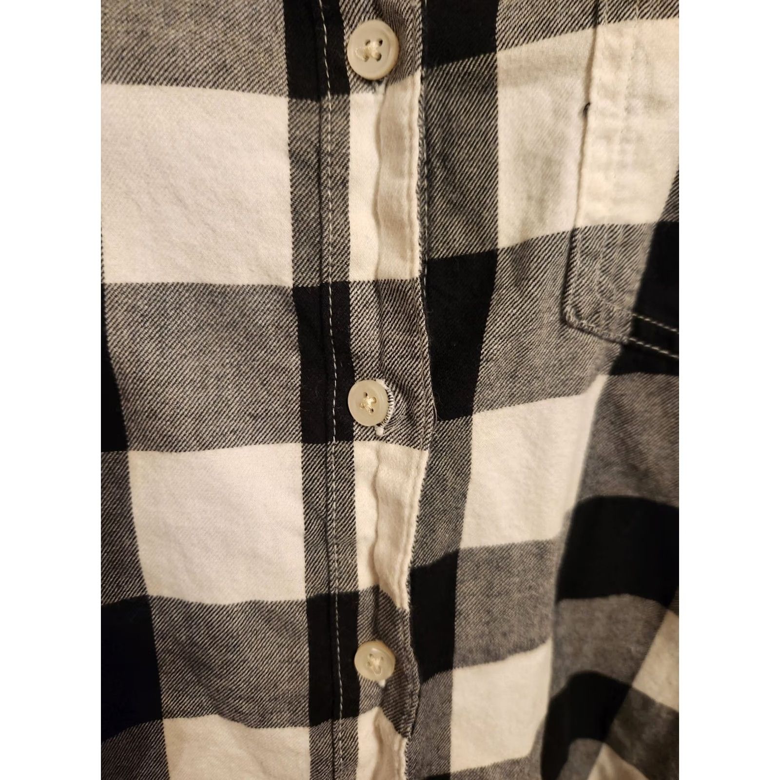 Old Navy Old Navy The Classic Shirt Plaid Flannel Button Up Top Black White Womens S Size S / US 4 / IT 40 - 2 Thumbnail