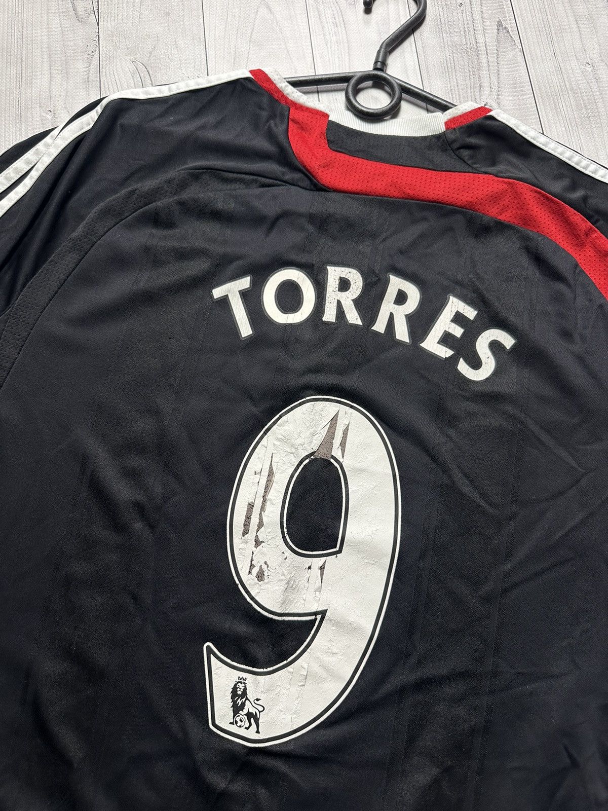 Adidas × Vintage Vintage adidas Liverpool soccer jersey size L black 9 Torres Size US L / EU 52-54 / 3 - 4 Thumbnail