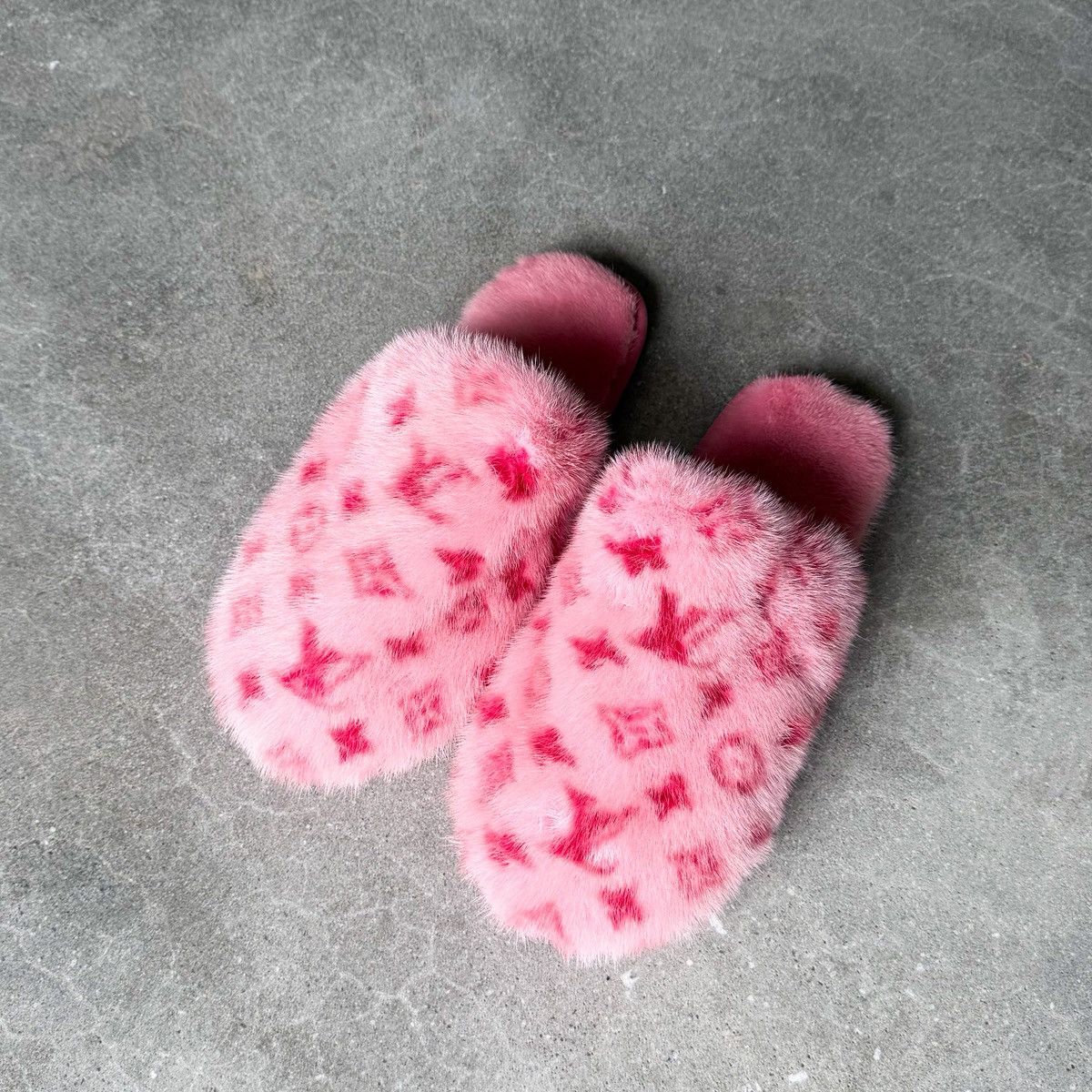 Louis Vuitton Louis Vuitton JAPAN EXCLUSIVE MINK FUR Clog Slippers Size US 9.5 / EU 42-43 - 1 Thumbnail