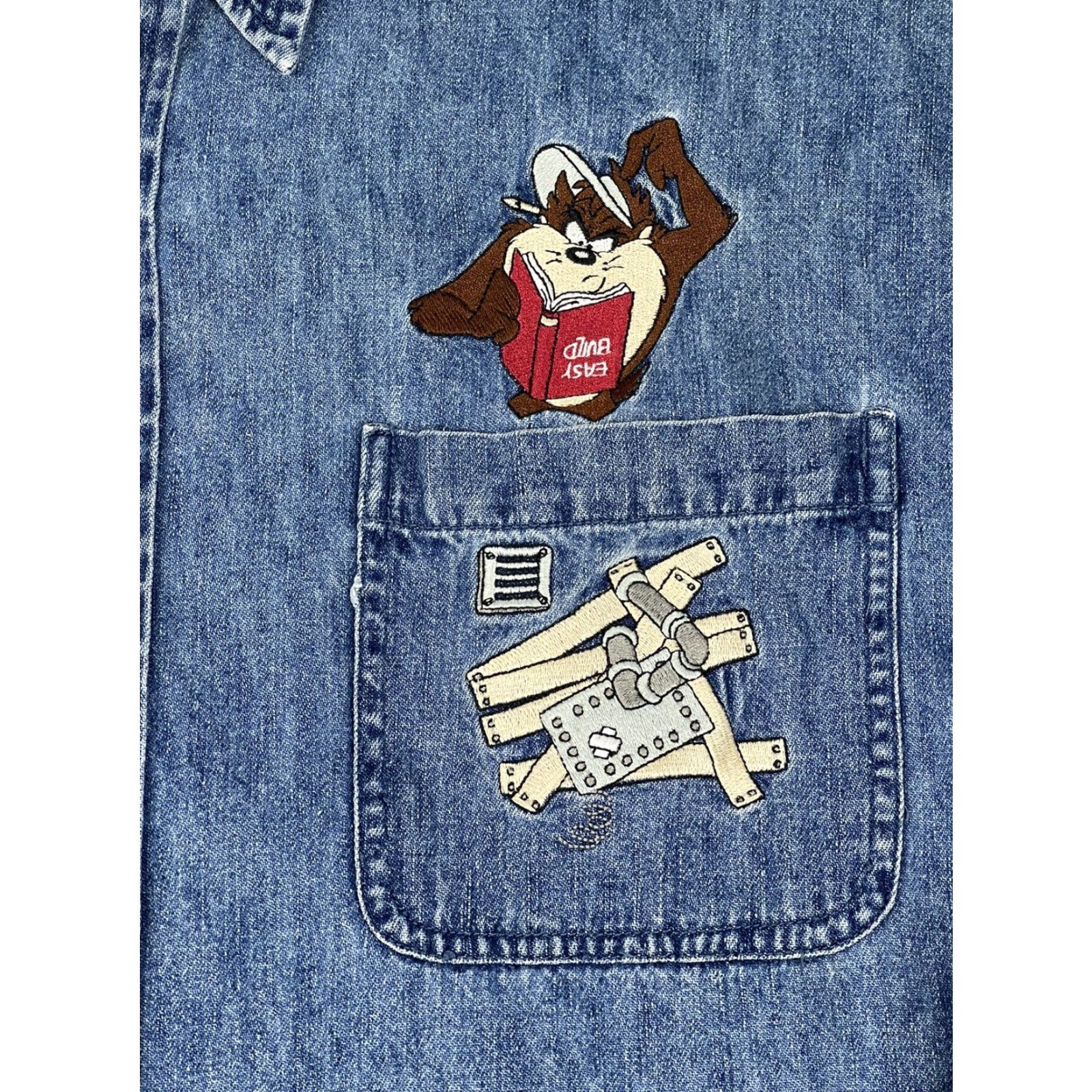 Vintage VINTAGE Warner Bros Taz Embroidered Denim Shirt Mens 2XL Blue 1999 90s Cowboy Rockabilly Workwear Button-Up Size US XXL / EU 58 / 5 - 2 Thumbnail