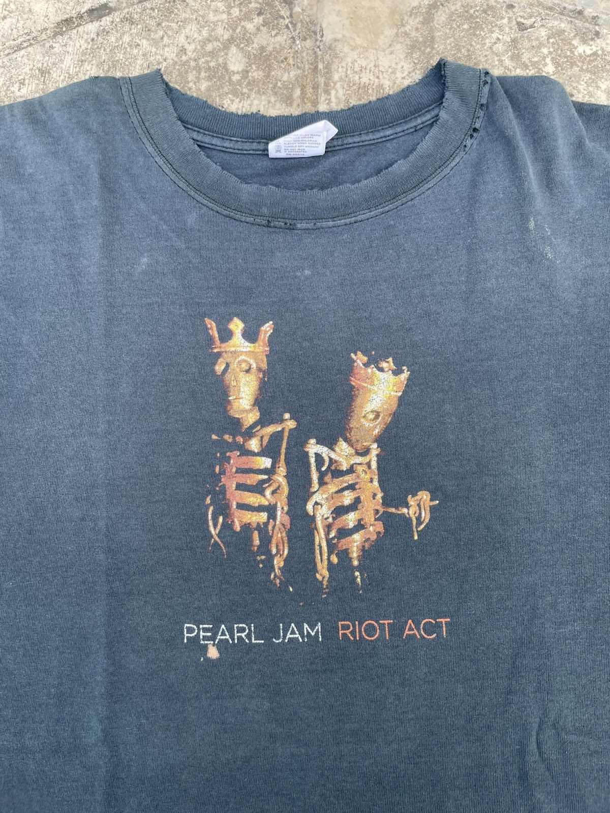 Vintage Pearl Jam Riot Act Size US XL / EU 56 / 4 - 1 Thumbnail