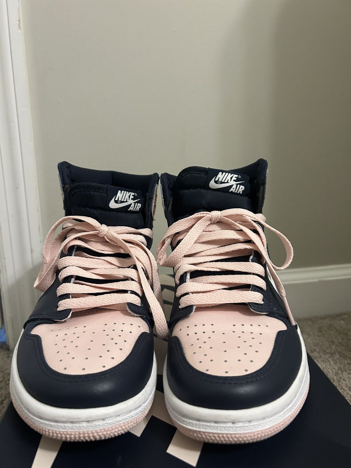 Jordan Brand Jordan 1 Retro High OG "Atmosphere" (Bubble Gum) Women's 6.5 Size US 6.5 / IT 36.5 - 3 Thumbnail