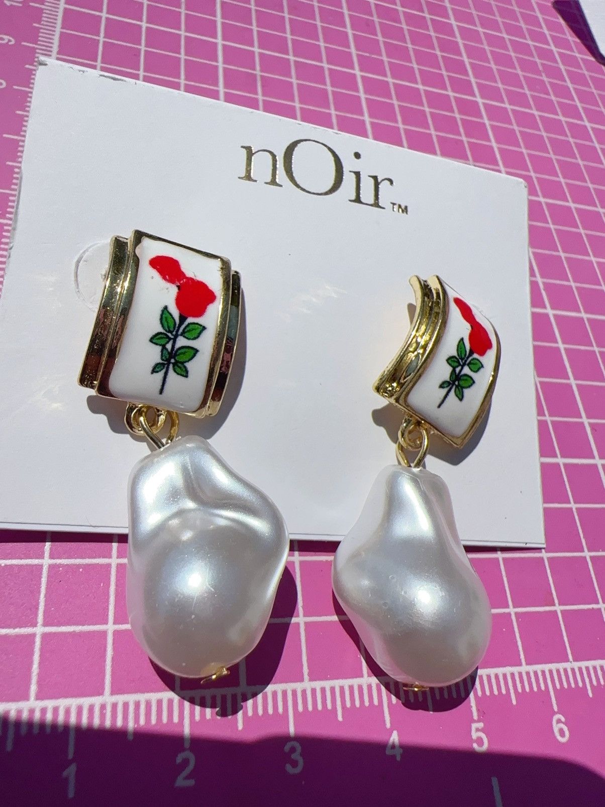 Designer Noir gold tone red rose frame white pearl drop earrings Size ONE SIZE - 4 Thumbnail