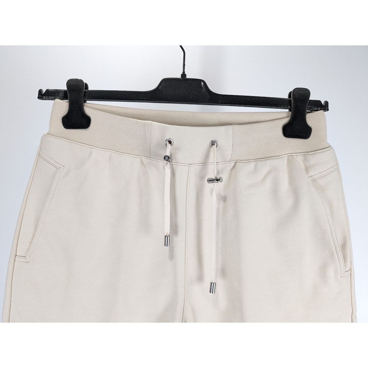 Balmain o1rshd1 B Logo Jogger Short in Beige Size US 32 / EU 48 - 12 Thumbnail