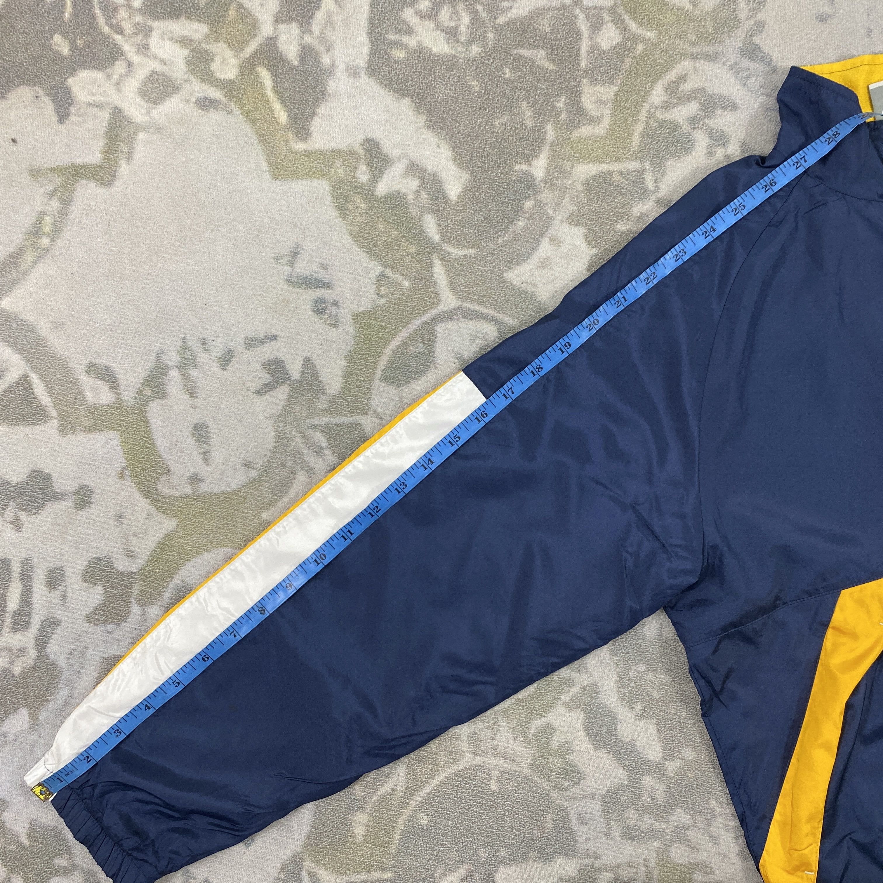 Nike Vintage Nike Windbreaker Light Jacket- J389 Size US S / EU 44-46 / 1 - 8 Thumbnail