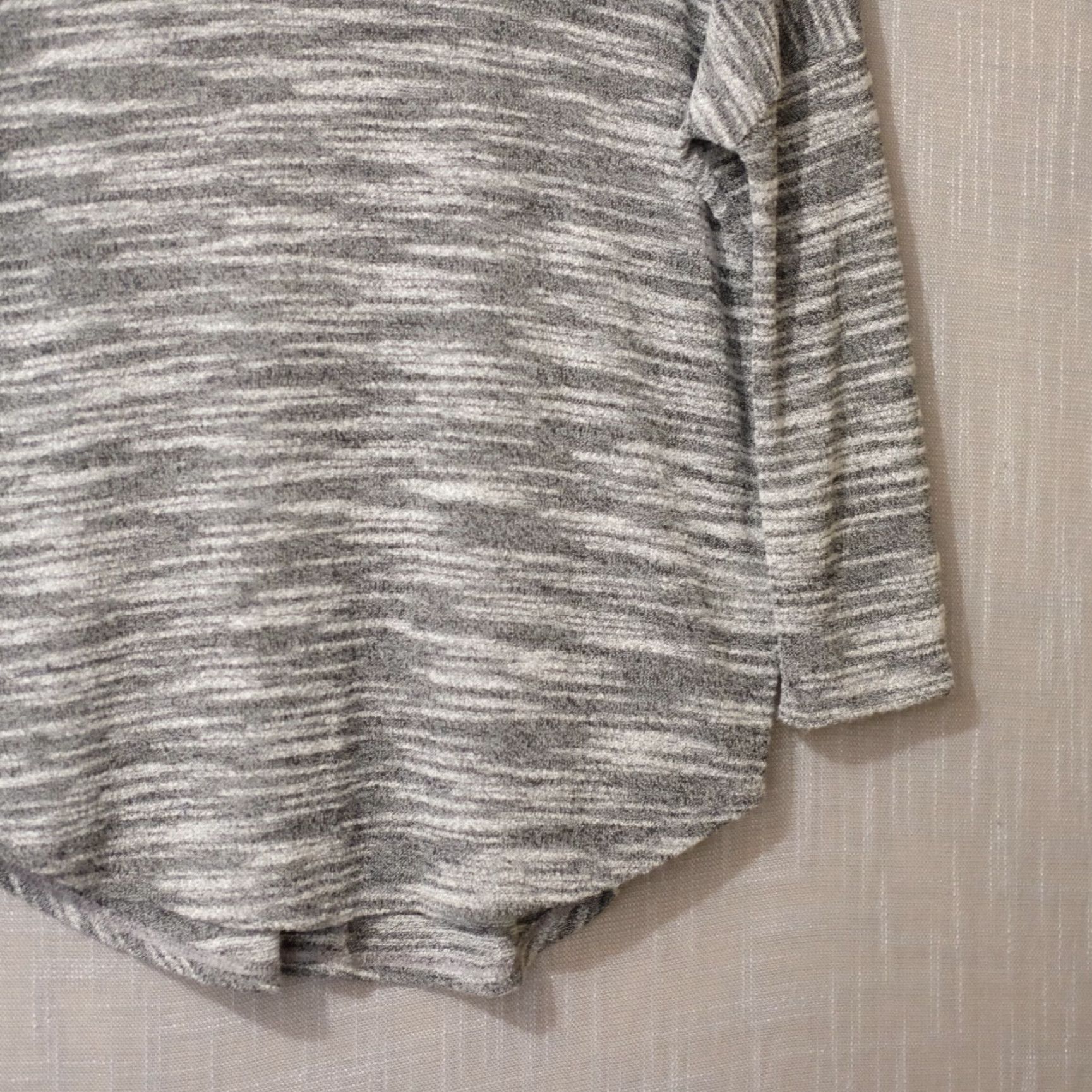 Olive Olive + Oak Lightweight Knit Sheer Top Gray Overlay Women's M Dolman Sleeve Round Neck Heather Grey, Nwot, Casual, Blouse Size M / US 6-8 / IT 42-44 - 4 Thumbnail