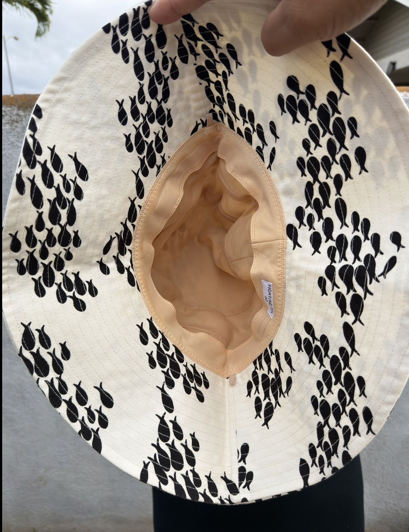 Other PreOwned Fighting Eel Bucket Hat 60 Beige With Black Fish Size ONE SIZE - 3 Thumbnail