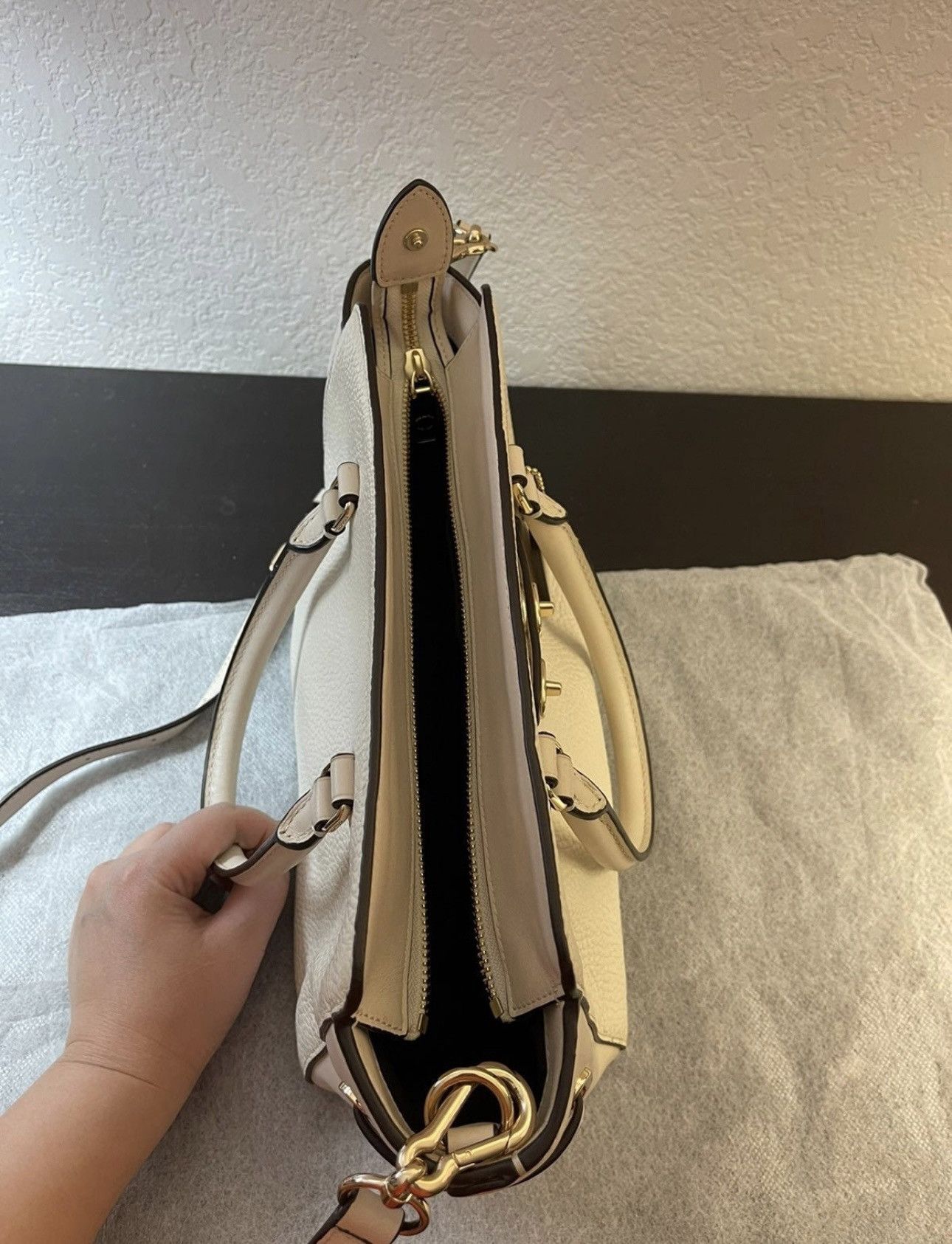 Coach Coach Swagger Carryall in Leather Satchel Crossbody Bag Size ONE SIZE - 10 Thumbnail