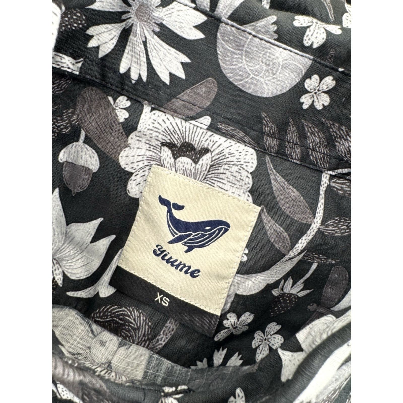 Vintage YIUME - NEW w TAG - Floral Insect Snail Hawaiian XS Shirt Mens Short Sleeve Button-Up Black/White Size US XS / EU 42 / 0 - 4 Thumbnail