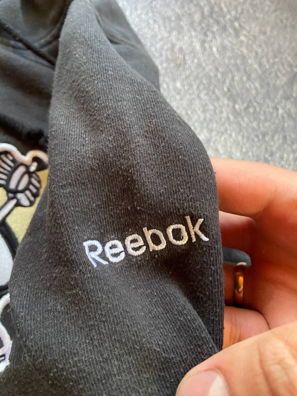NHL Vintage Reebok Penguins distressed faded NHL hoodie Size US S / EU 44-46 / 1 - 6 Thumbnail