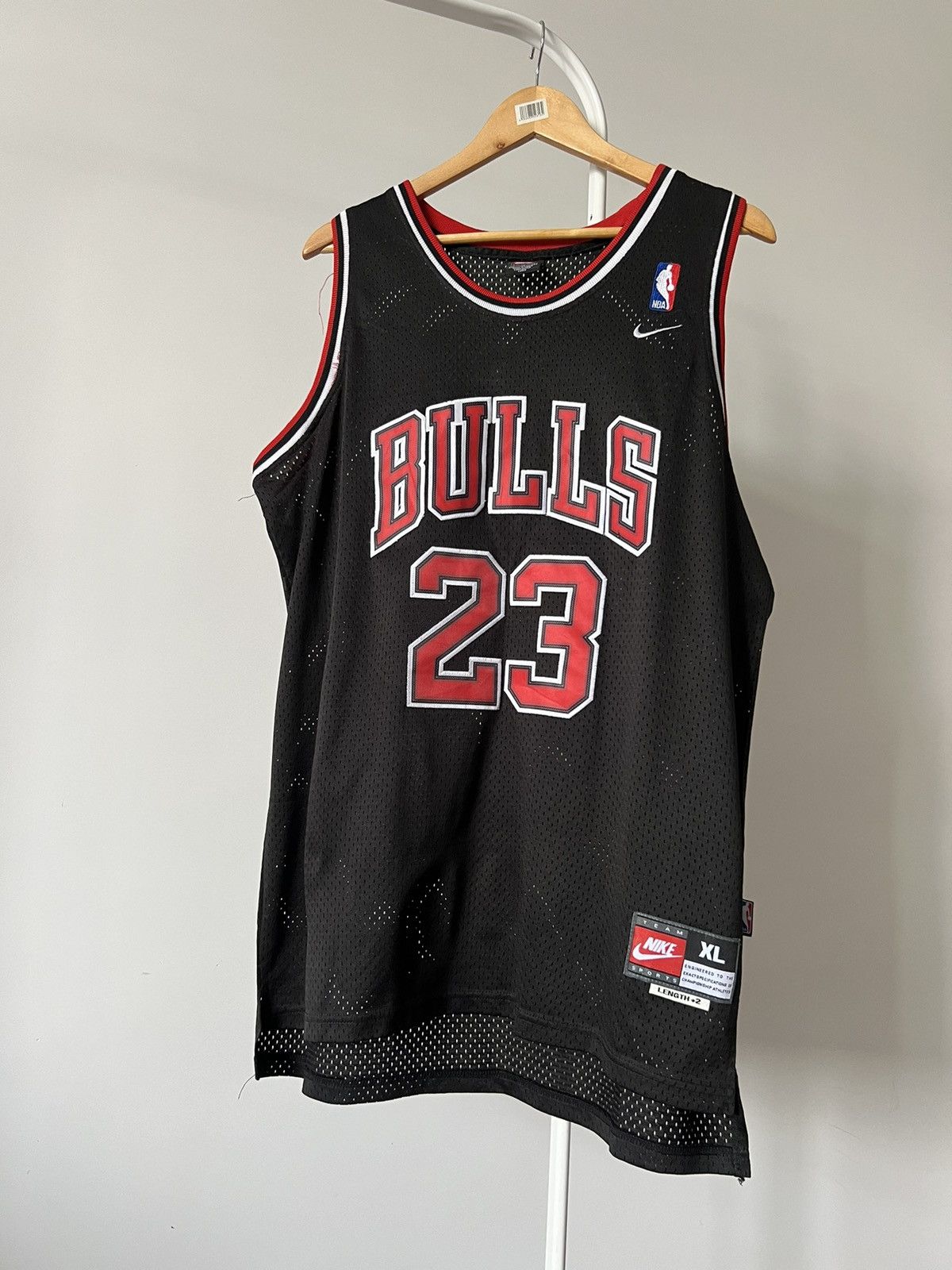 NBA Vintage 90s NIKE JORDAN NBA Chicago Bulls Jersey #23 Size US XL / EU 56 / 4 - 3 Thumbnail