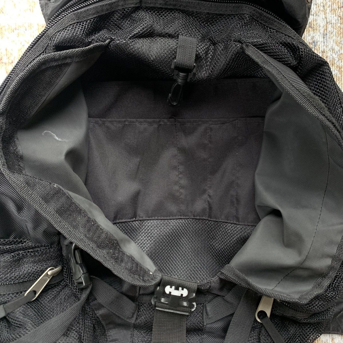 Oakley Vintage Rare Oakley Icon Backpack 1.0 Black - Y2K Bag Size ONE SIZE - 9 Thumbnail