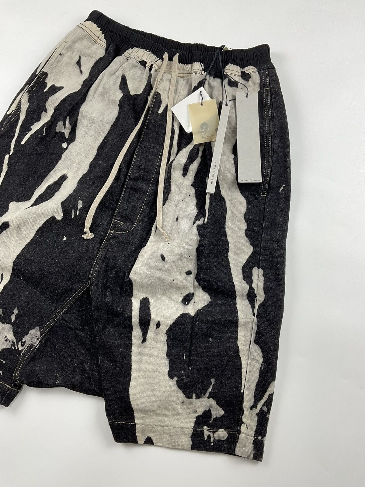 Rick Owens Rick Owens F/W'16 Mastodon Bleach Vomit Pod Denim Shorts Size US 32 / EU 48 - 4 Thumbnail