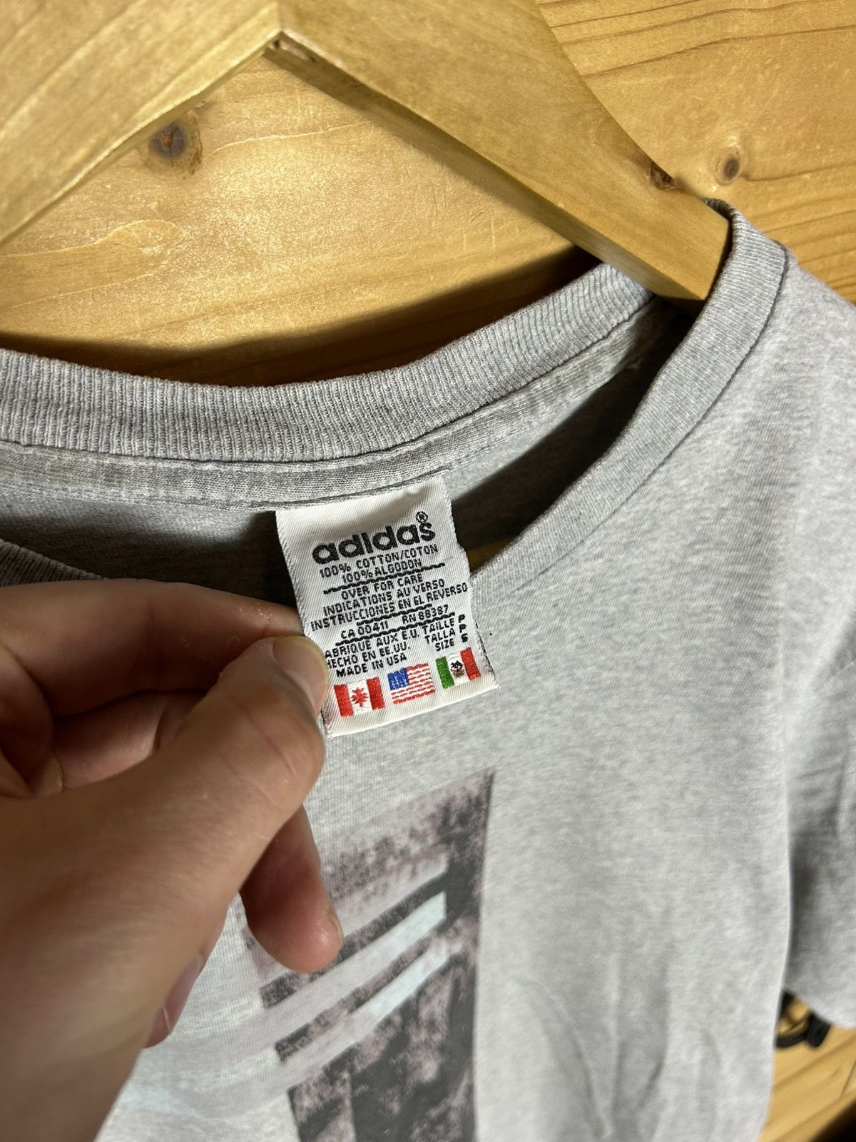 Adidas Vintage Adidas Graphic Tee Size US S / EU 44-46 / 1 - 5 Thumbnail