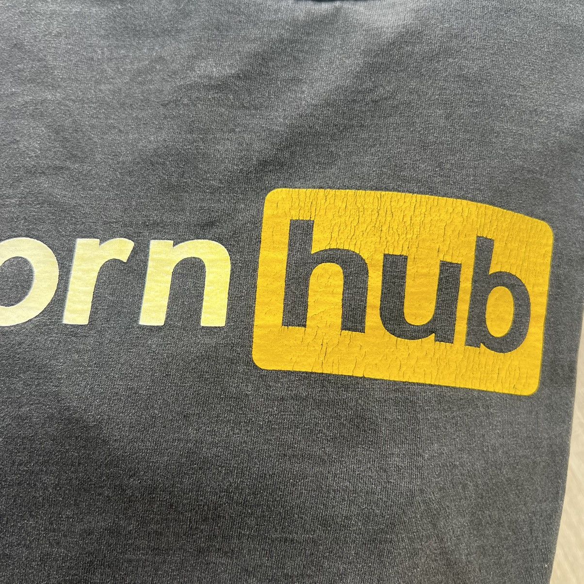 Vintage Vintage Pornhub Logo T shirt Size US L / EU 52-54 / 3 - 4 Thumbnail