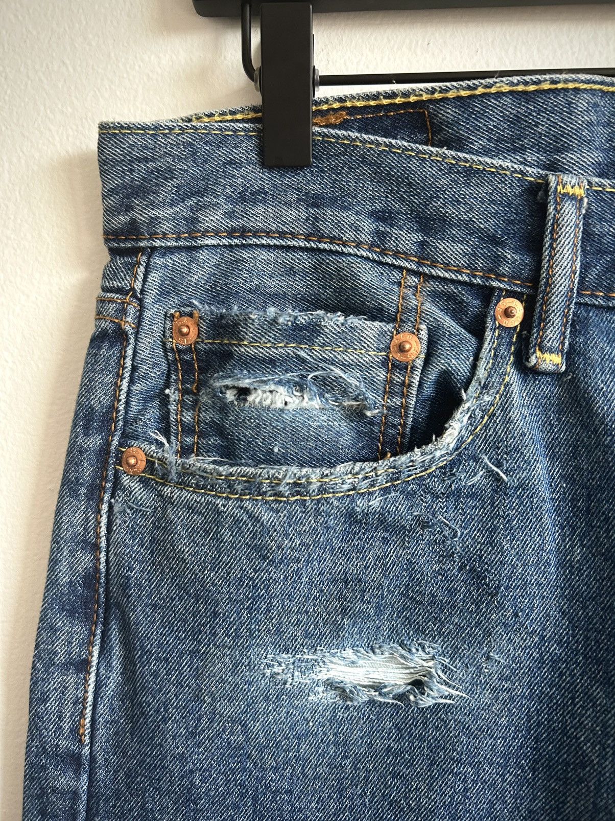 Levi's Y2K Levi’s Distressed 505 Medium Wash Jeans Size US 32 / EU 48 - 5 Thumbnail