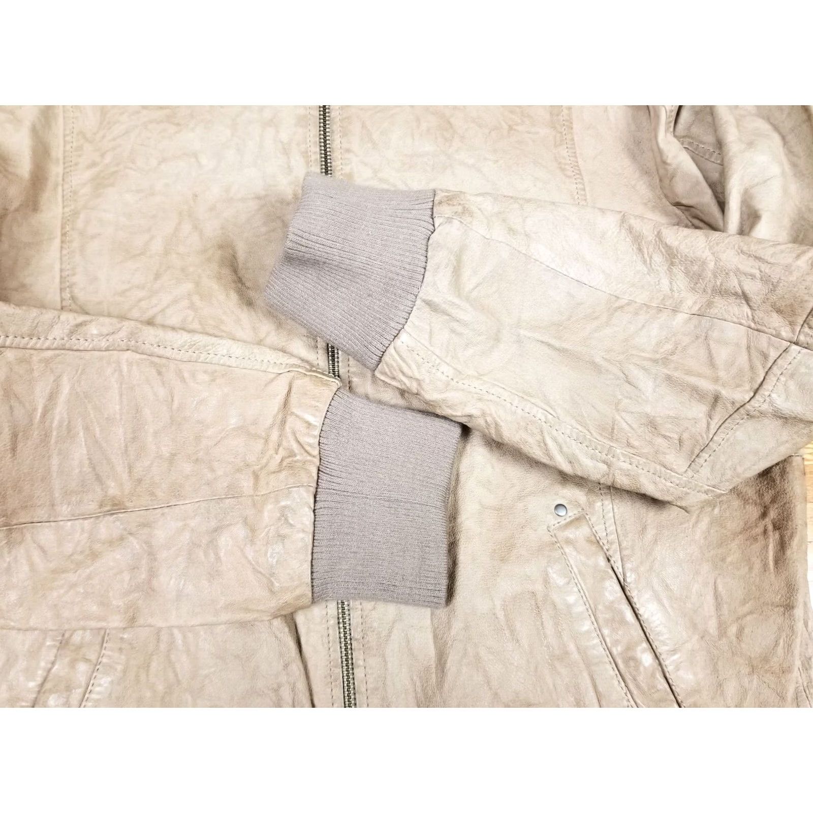 Vintage VINTAGE DANIER Distressed Leather Bomber Style Jacket SHIRT M Beige 27-28in 22in 19in Cross Shoulder Mens Size US M / EU 48-50 / 2 - 5 Thumbnail