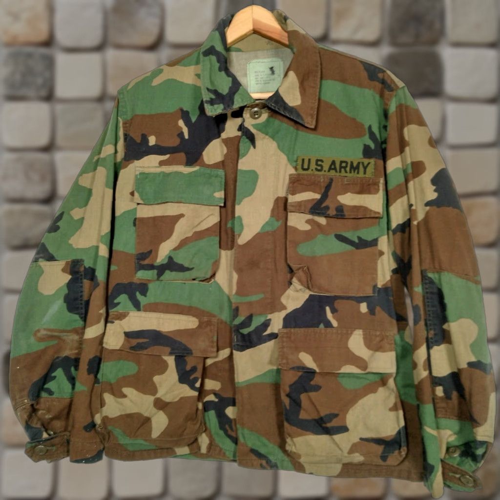 Vintage VINTAGE US ARMY Jacket Camouflage Short Wooldland Distressed Button Cargo Pockets Military CW US Army Patch Small Short Mens Jacket Size US 29 - 1 Thumbnail