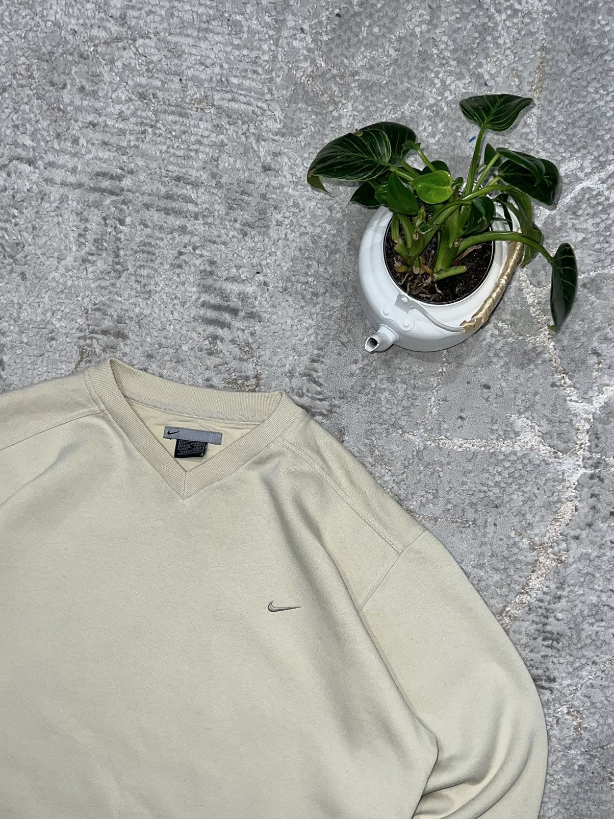 Nike × Vintage NIKE VINTAGE 00S CREWNECK BEIGE SMALL SWOOSH LOGO SWEATSHIRT Size US L / EU 52-54 / 3 - 2 Thumbnail
