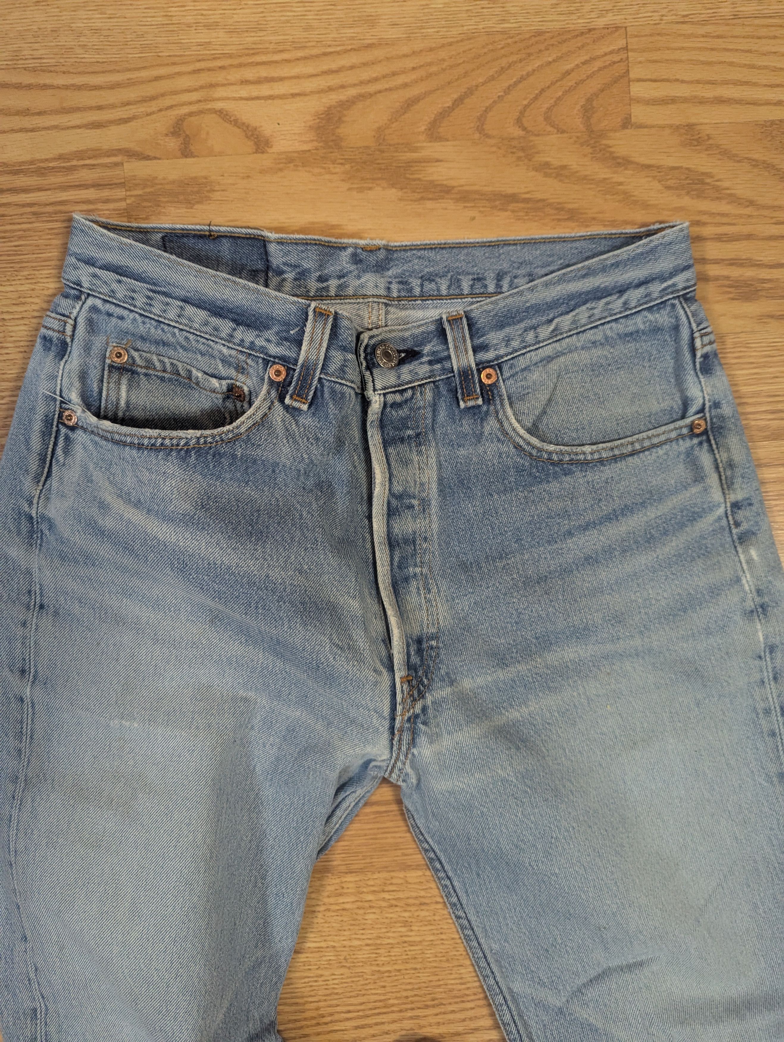 Jean × Levi's × Vintage Vintage 90s Levis 501 Jeans Faded Light Blue Denim Size US 31 - 2 Thumbnail