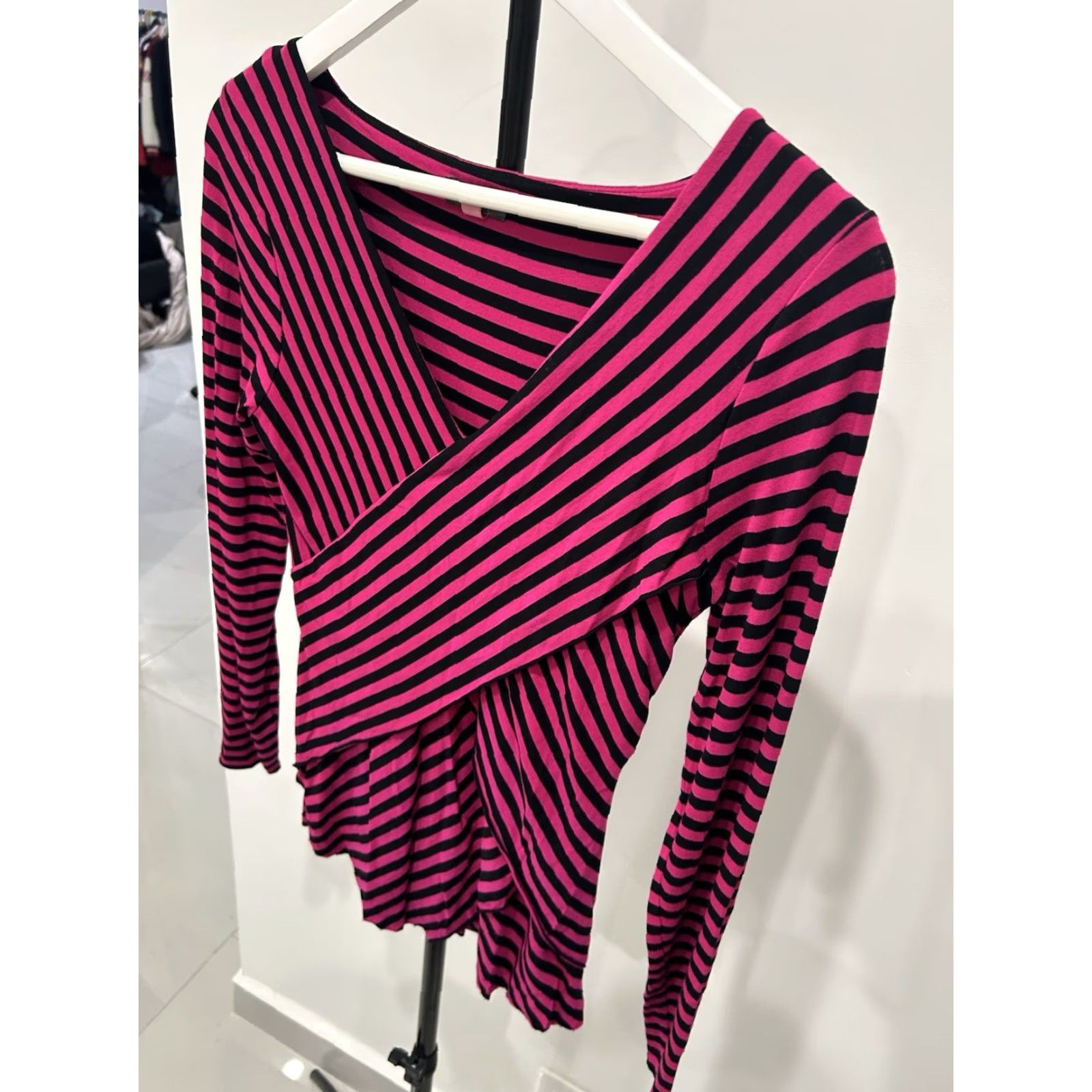 Vince Camuto Vince Camuto Blouse Women XS V-Neck Long Sleeve Pink Black Stripe Stretch Pullover Shirt Size XS / US 0-2 / IT 36-38 - 4 Thumbnail