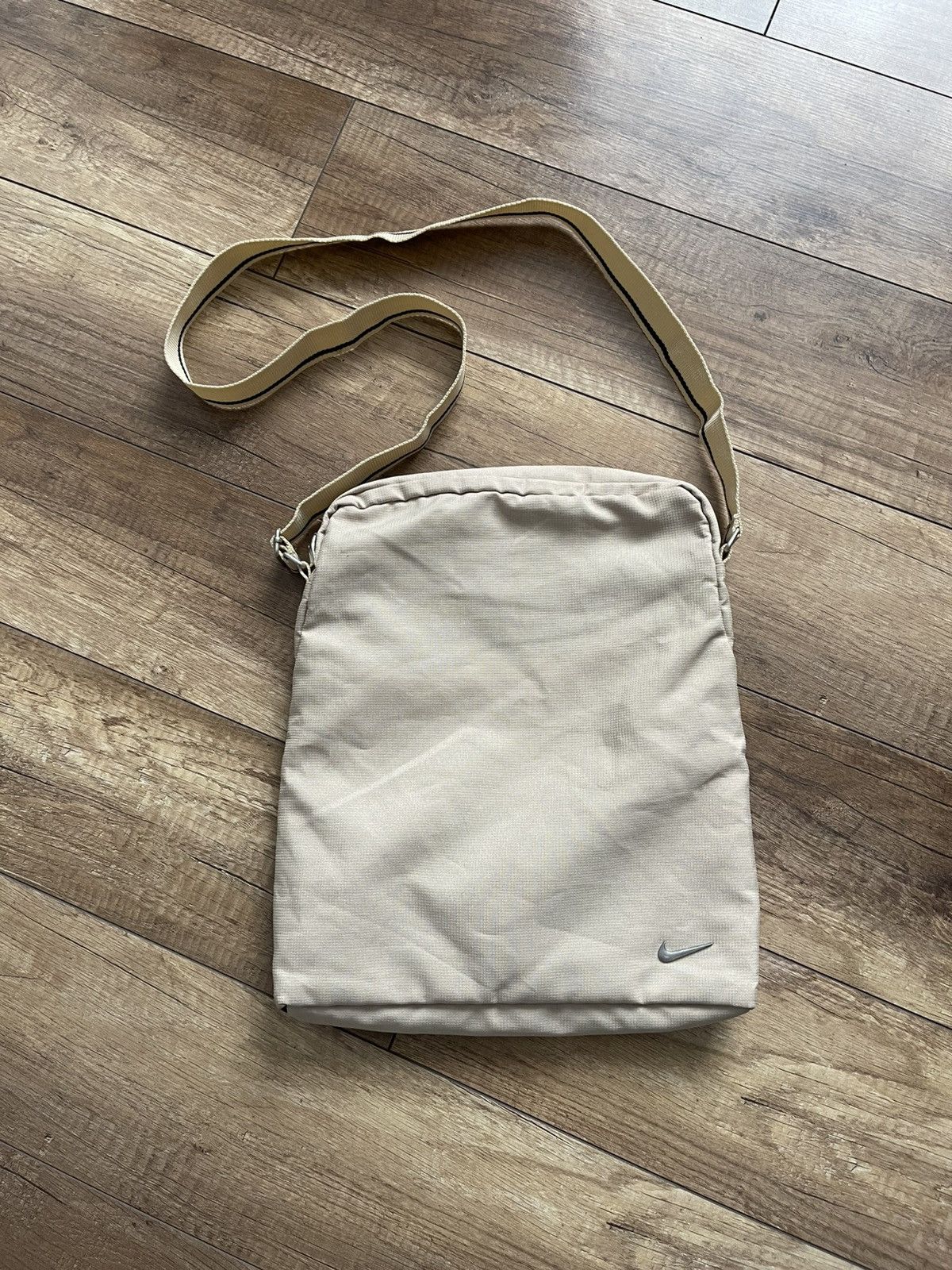 Nike Nike Crossbody Bag Vintage Metal Logo 90s Size ONE SIZE - 1 Thumbnail